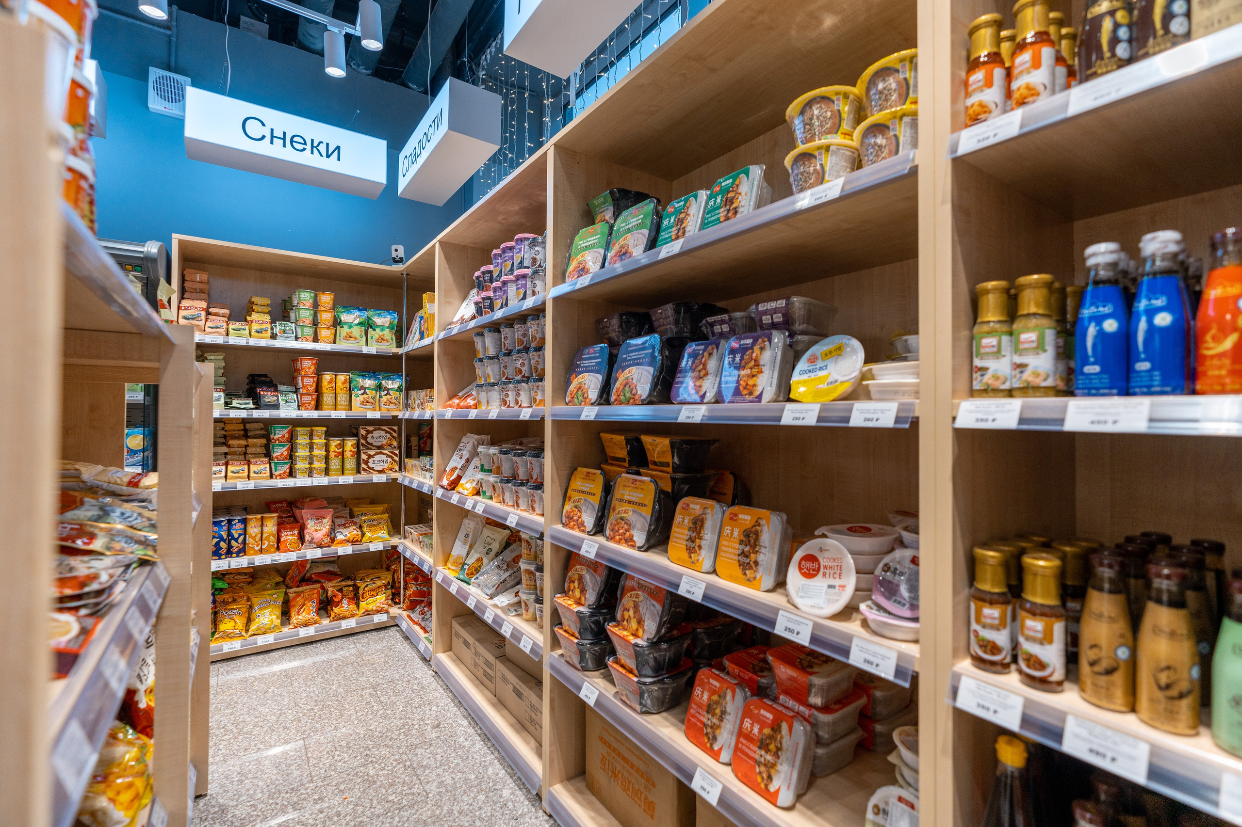 Интерьер магазина азиатских продуктов в Москве Korfood.ru