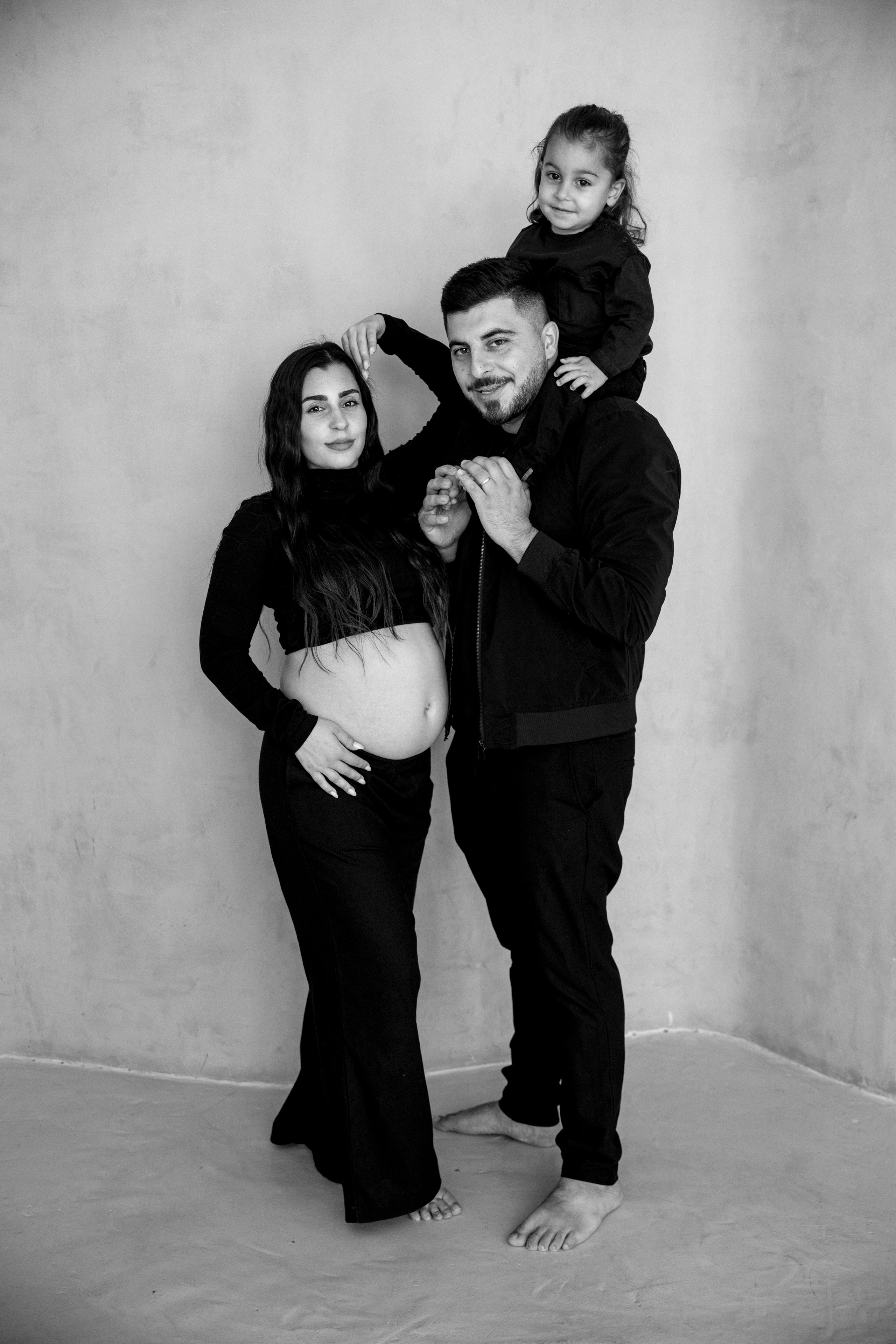 Pregnancy photoshoot inside the Grey Studio. Главная