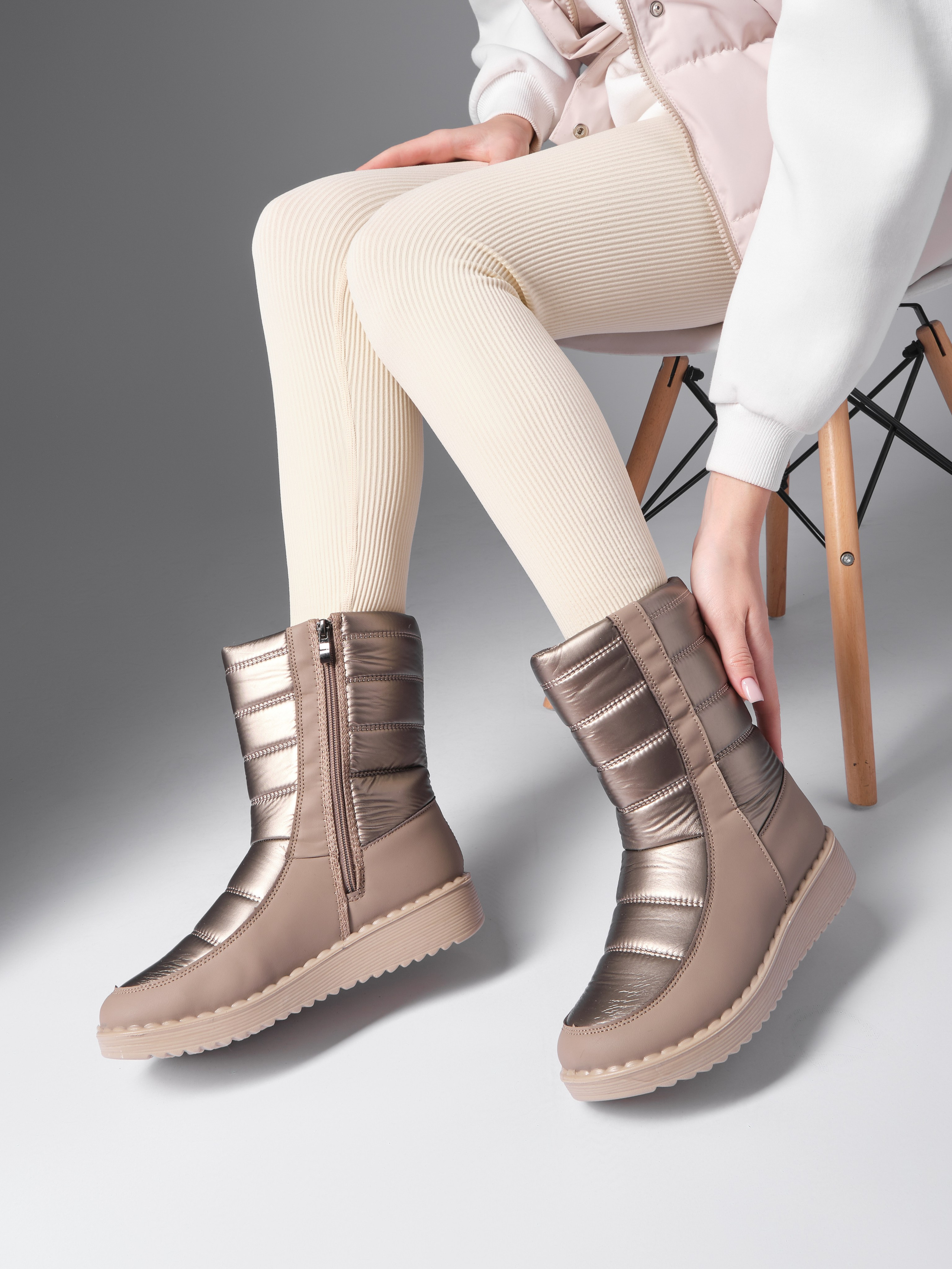 Зимние дутики. Фотостудия для Wildberries Ozon