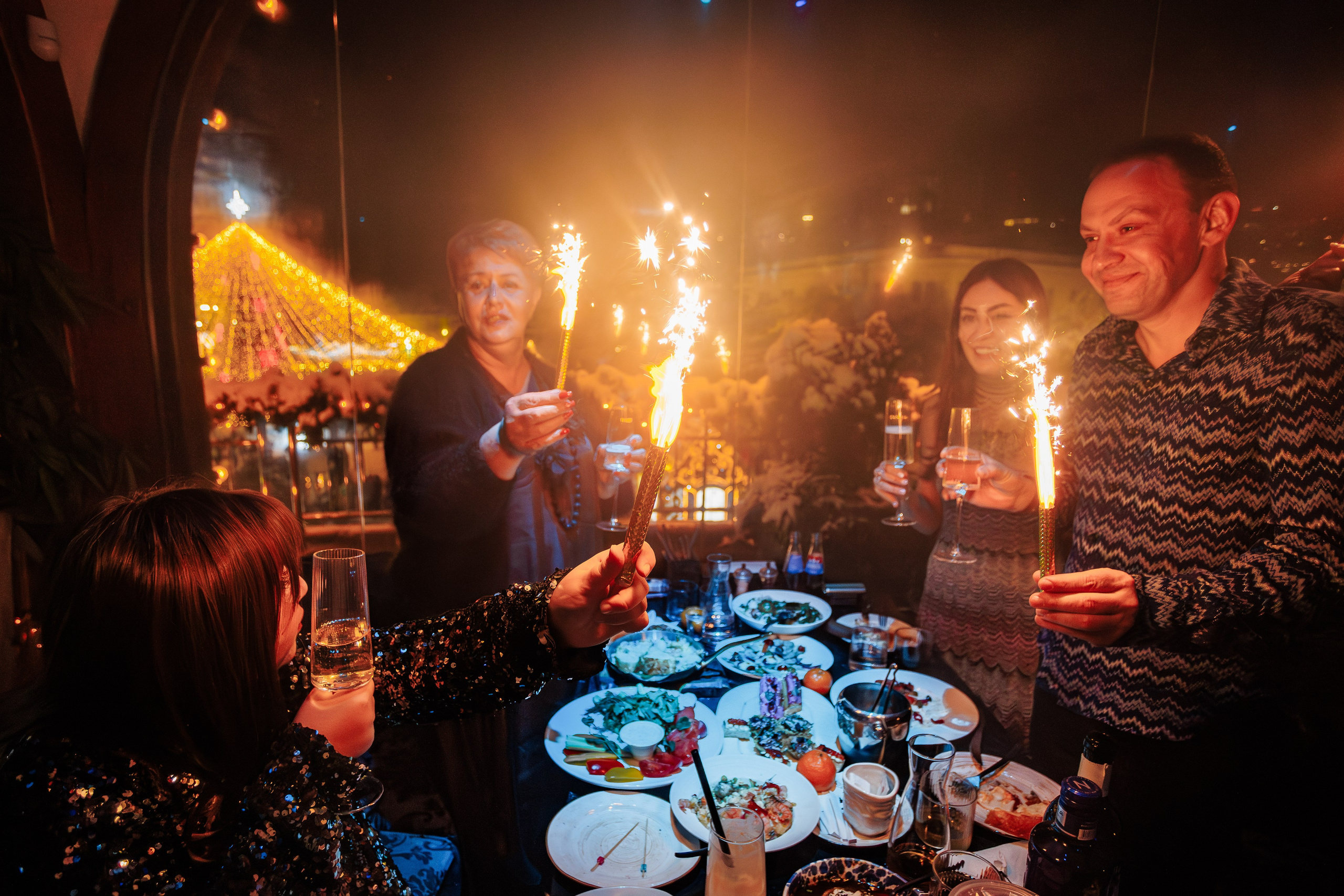 Новогодняя шоу-программа «MAGIC TIME» в PTIZZA BAR_Ялта_31.12.2025. Аминов Руслан | Фотограф