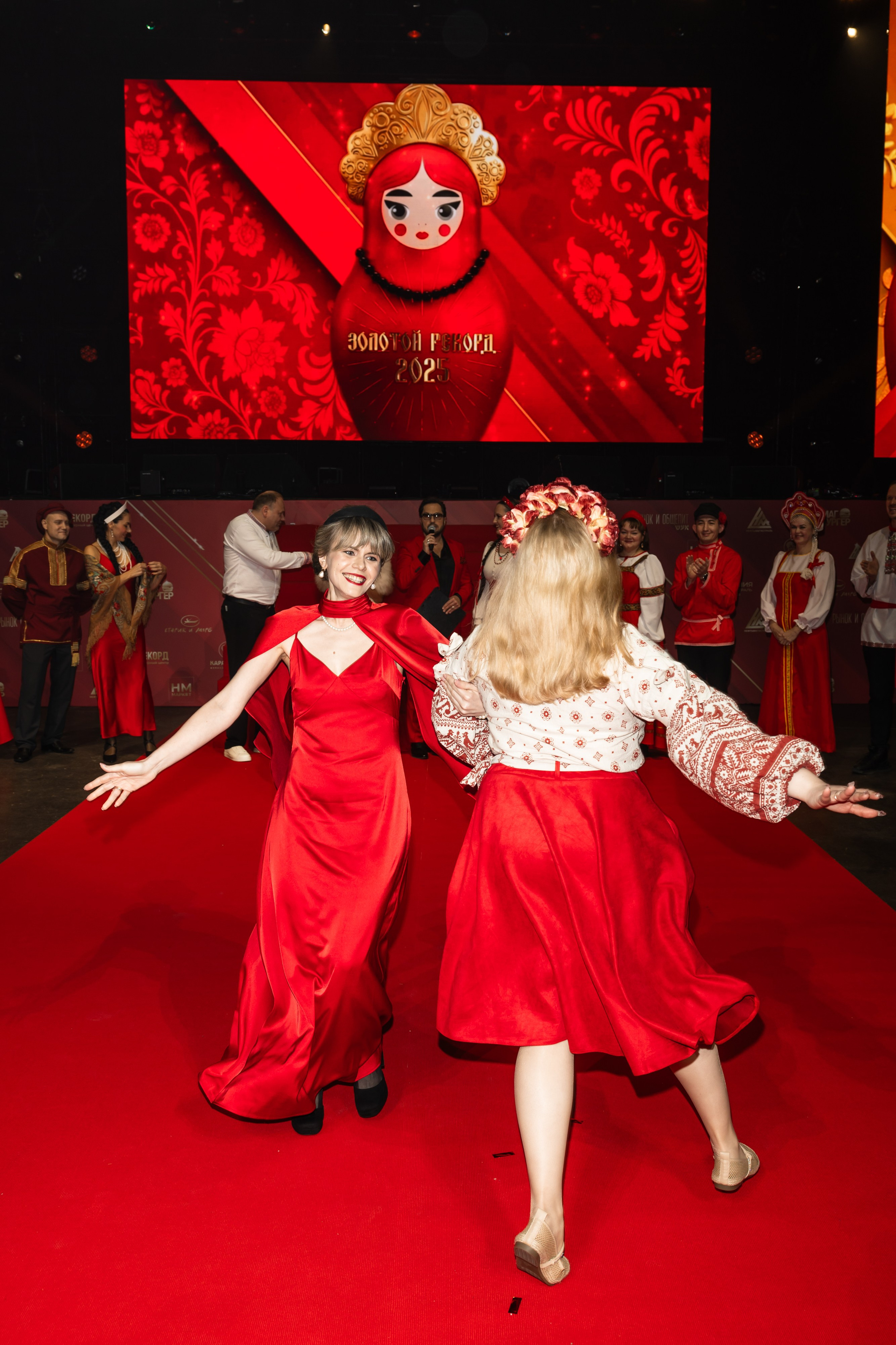 ЗОЛОТОЙ РЕКОРД — А-ЛЯ РУС!. ФОТОГРАФ ВАШИХ ЛУЧШИХ СОБЫТИЙ