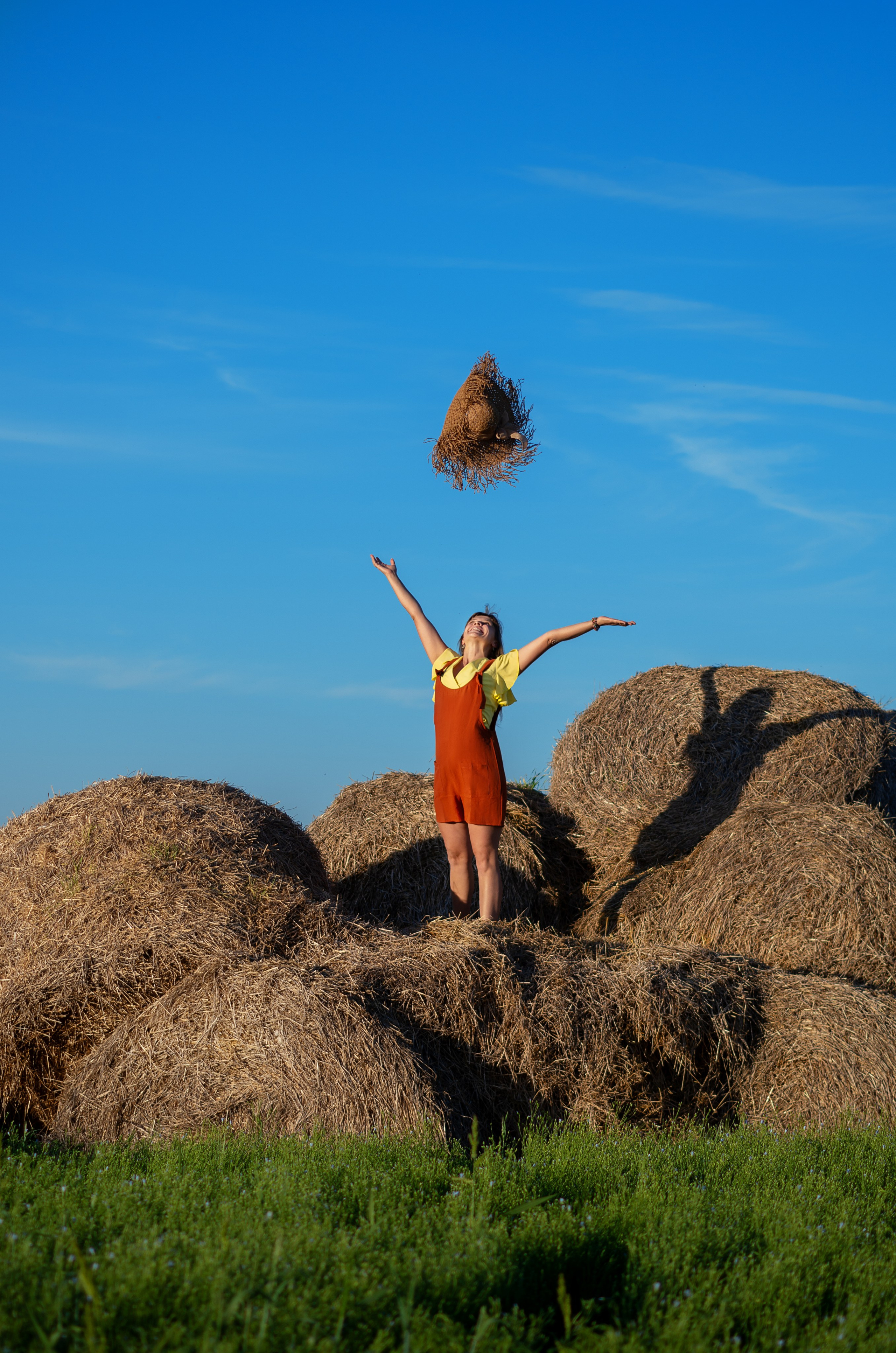 Лето: стога. Фотограф Марина Доглядная Челябинск фотосессии с лошадьми, мотоциклами