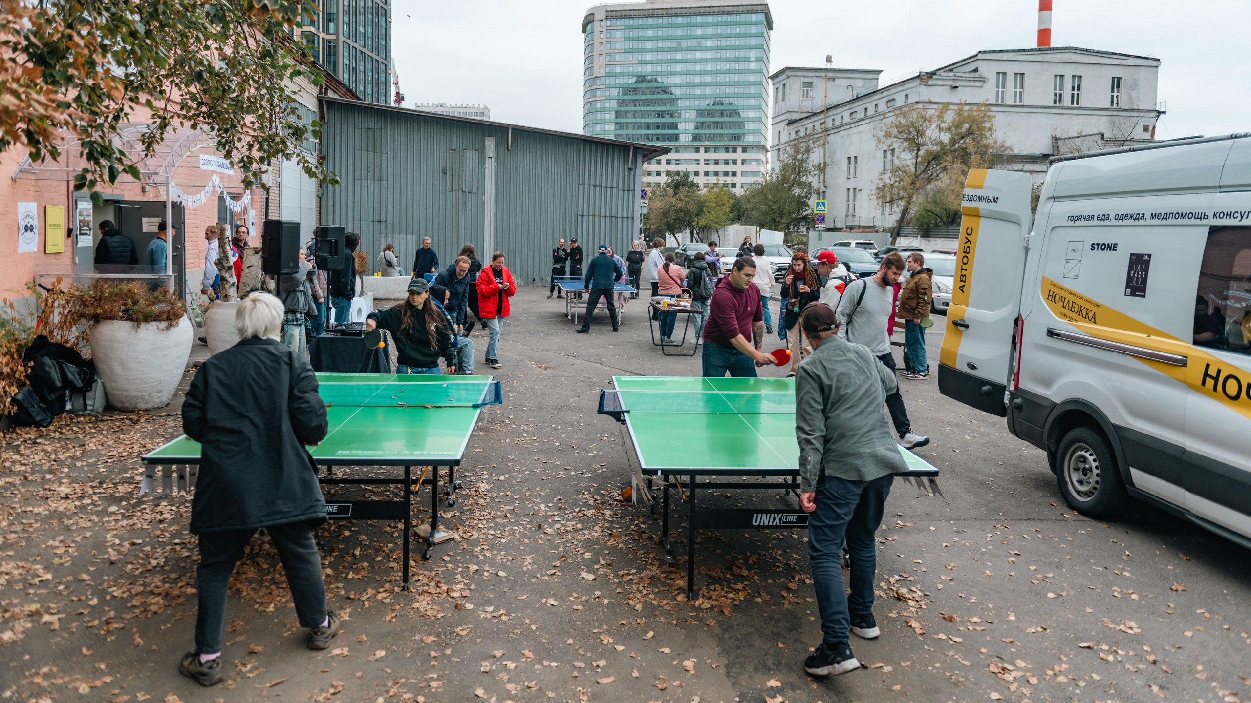 Съемка турнира по настольному теннису в НКО «Ночлежка». Фотограф в Москве. Шахабудин