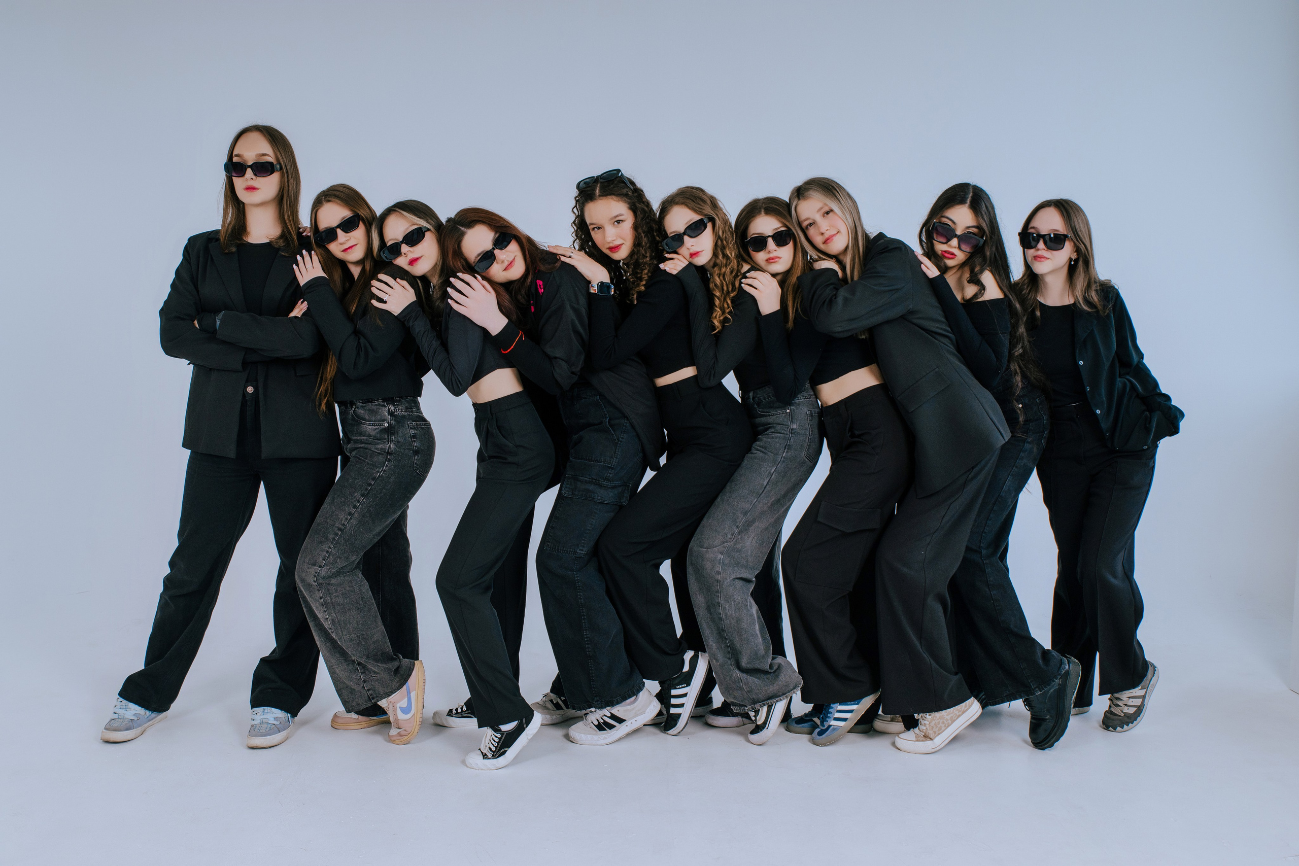 Гимназия им. Сайбеля — Выпуск 2024, 9 класс. Фотограф Ярмишко Дарья. Выпускные фотокниги