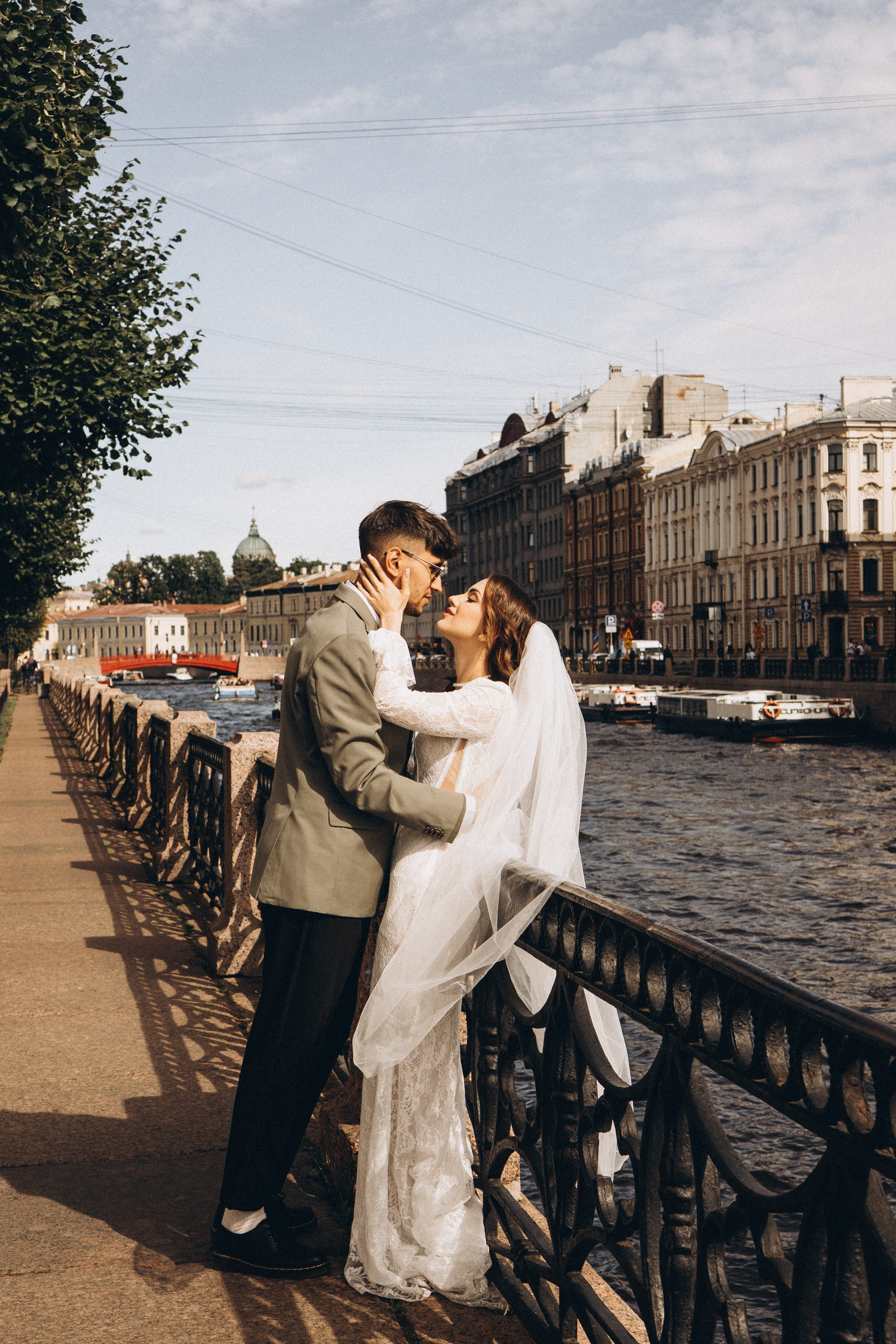 СВАДЕБНАЯ ПРОГУЛКА ВОЗЕ ИСАИКЕВСКОГО СОБОРА АСТОРИИ И ЗАКОНОДАЛЕТНОГО СОБРАНИЯ. Профессиональный фотограф, Санкт-Петербург — Виктория Богомолова