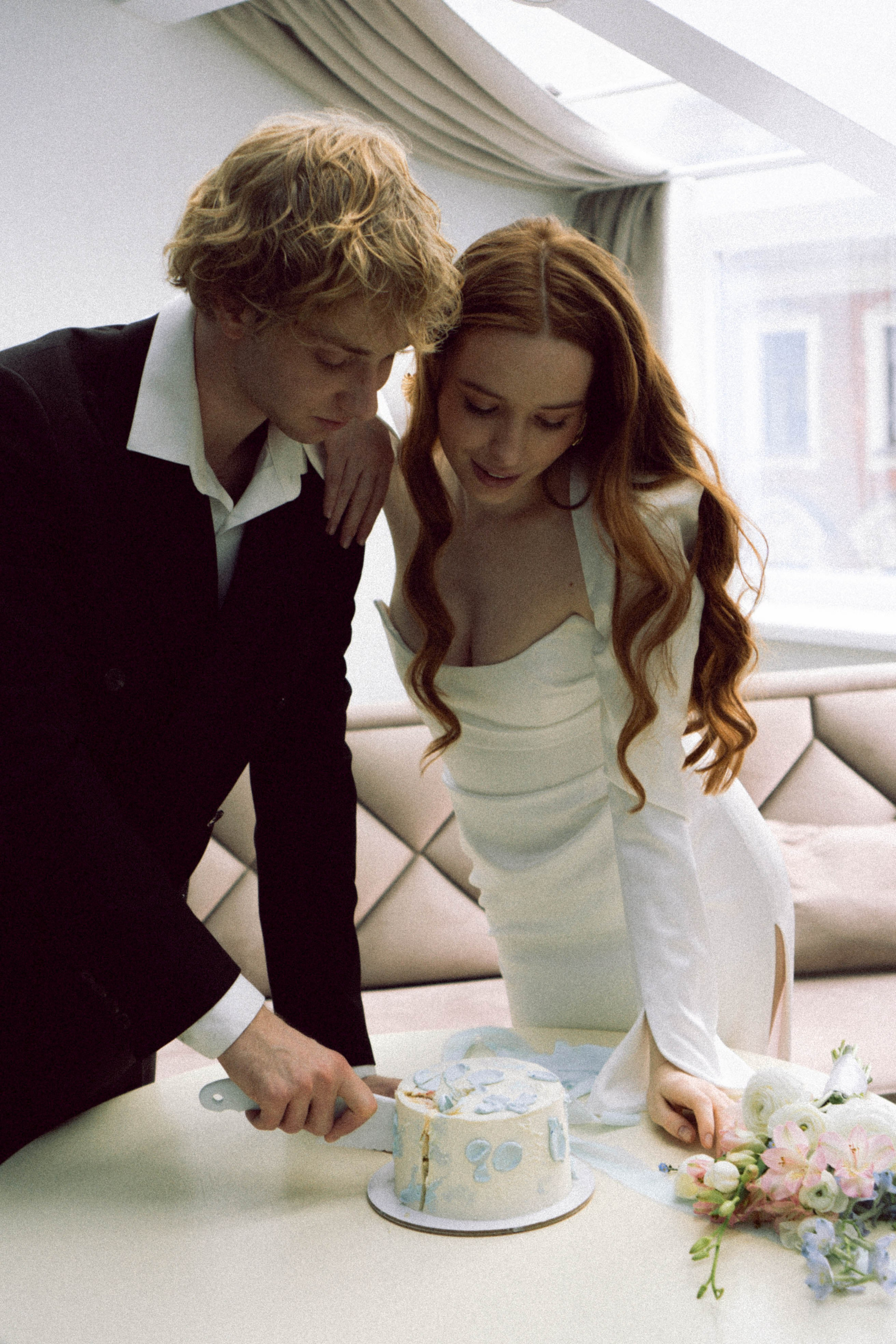 СВАДЕБНАЯ СЬЕМКА В ОТЕЛЕ. СБОРЫ ЖЕНИХА И НЕВЕСТЫ И ТАКЖЕ ТОР И ПОДГОТОВКА К ПРОГУЛКЕ. Профессиональный фотограф, Санкт-Петербург — Виктория Богомолова