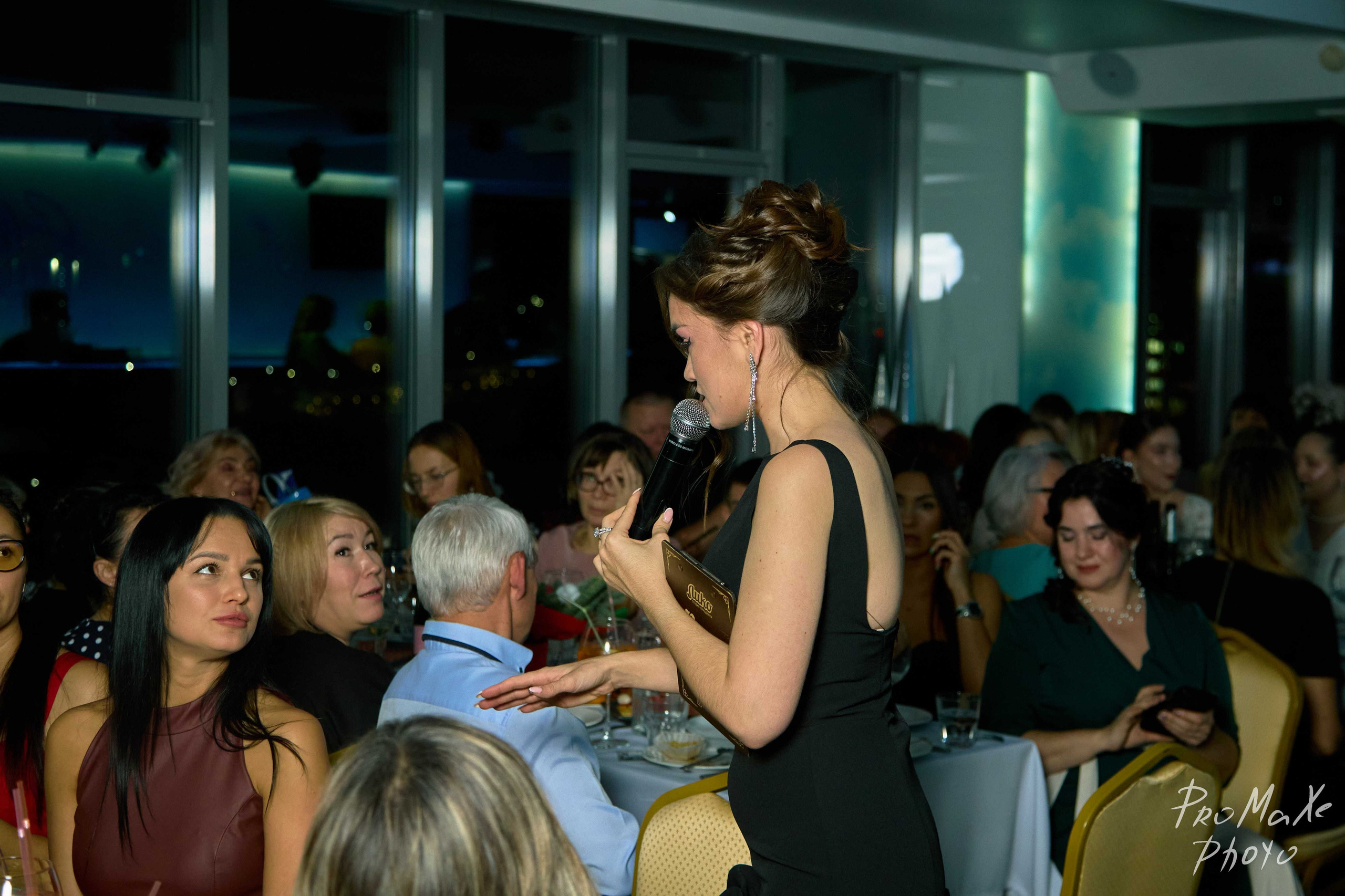 Зал КРАСА МАСС-МЕДИА ЧУВАШИИ. Владимир Суздалов (ProMaXe) — Портретный фотограф, тематические фотосессии в Чебоксарах