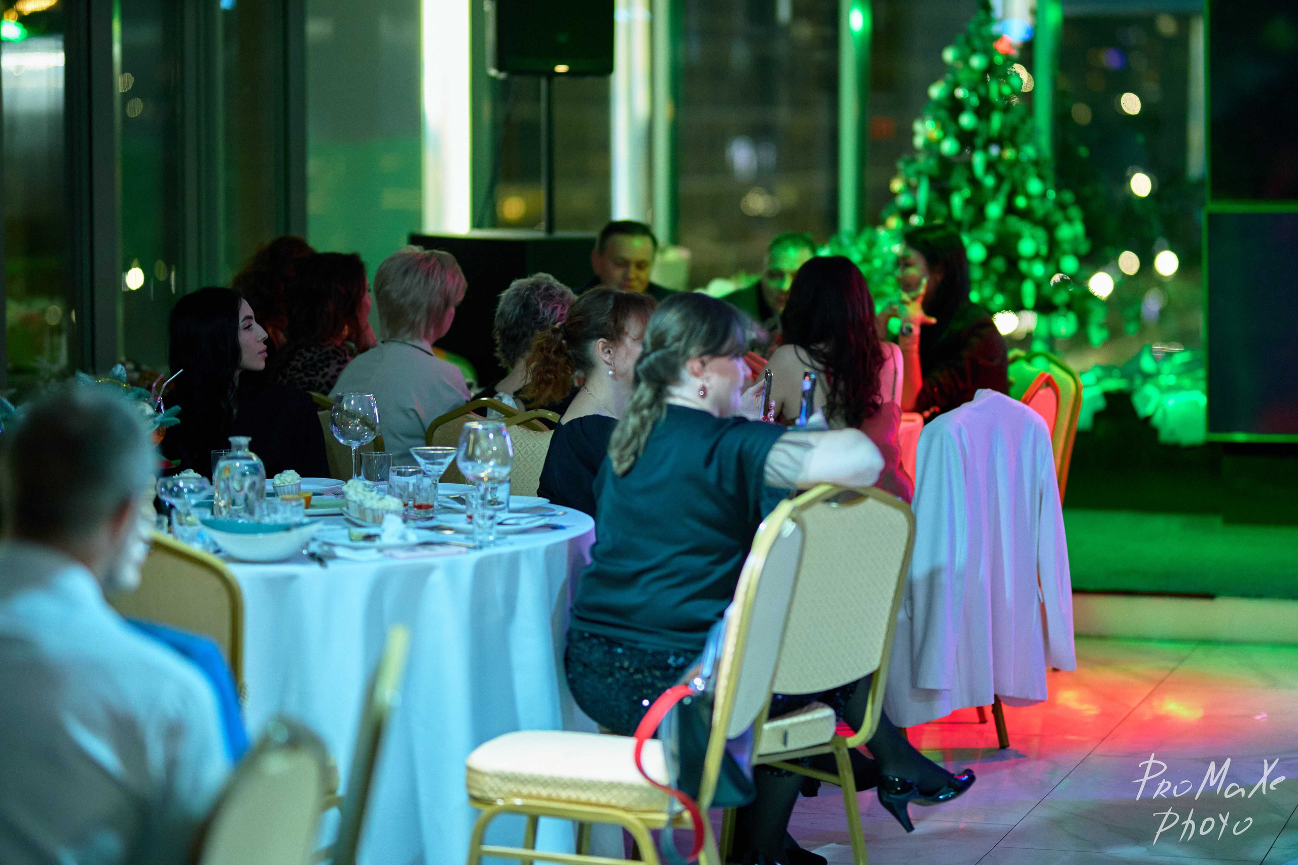 Зал КРАСА МАСС-МЕДИА ЧУВАШИИ. Владимир Суздалов (ProMaXe) — Портретный фотограф, тематические фотосессии в Чебоксарах