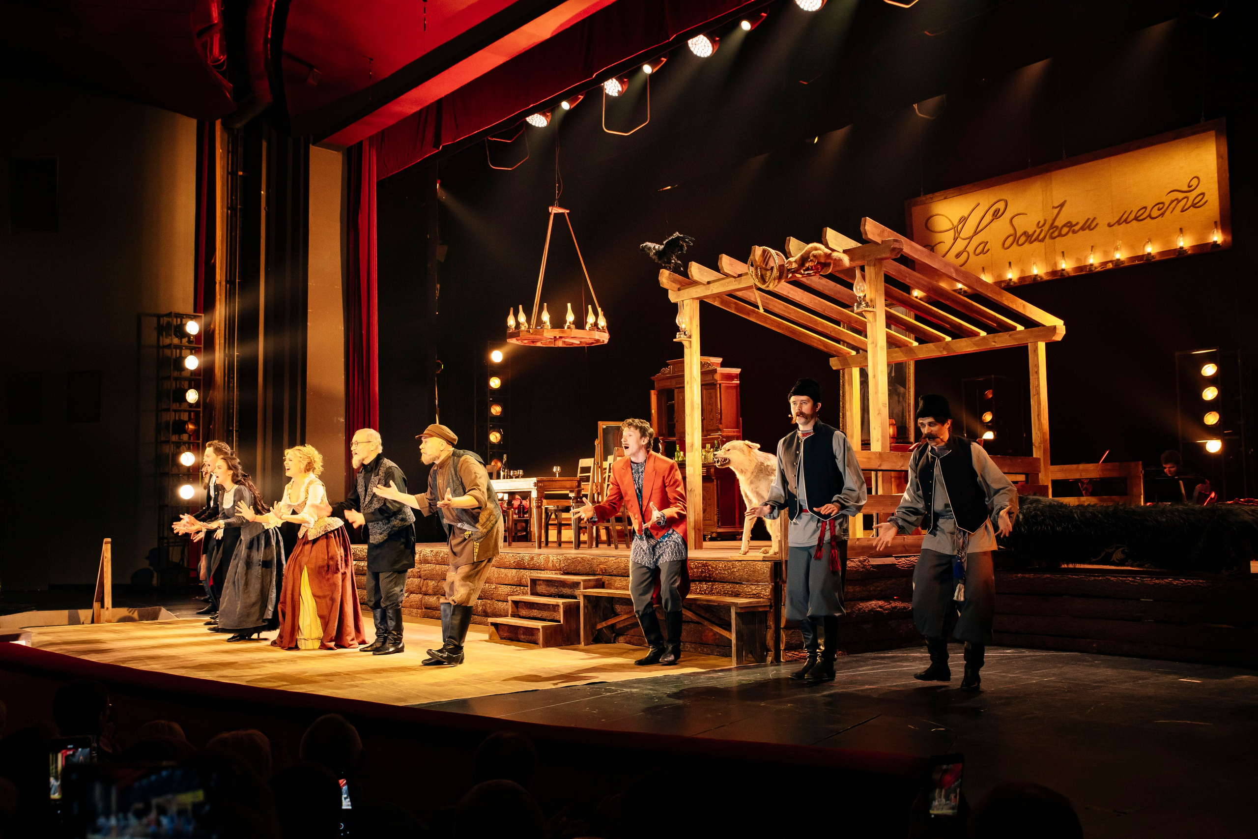 Премьера спектакля «На бойком месте» Театр Сатиры. Профессиональный фотограф в Москве | Заказать фотосессию и съемку