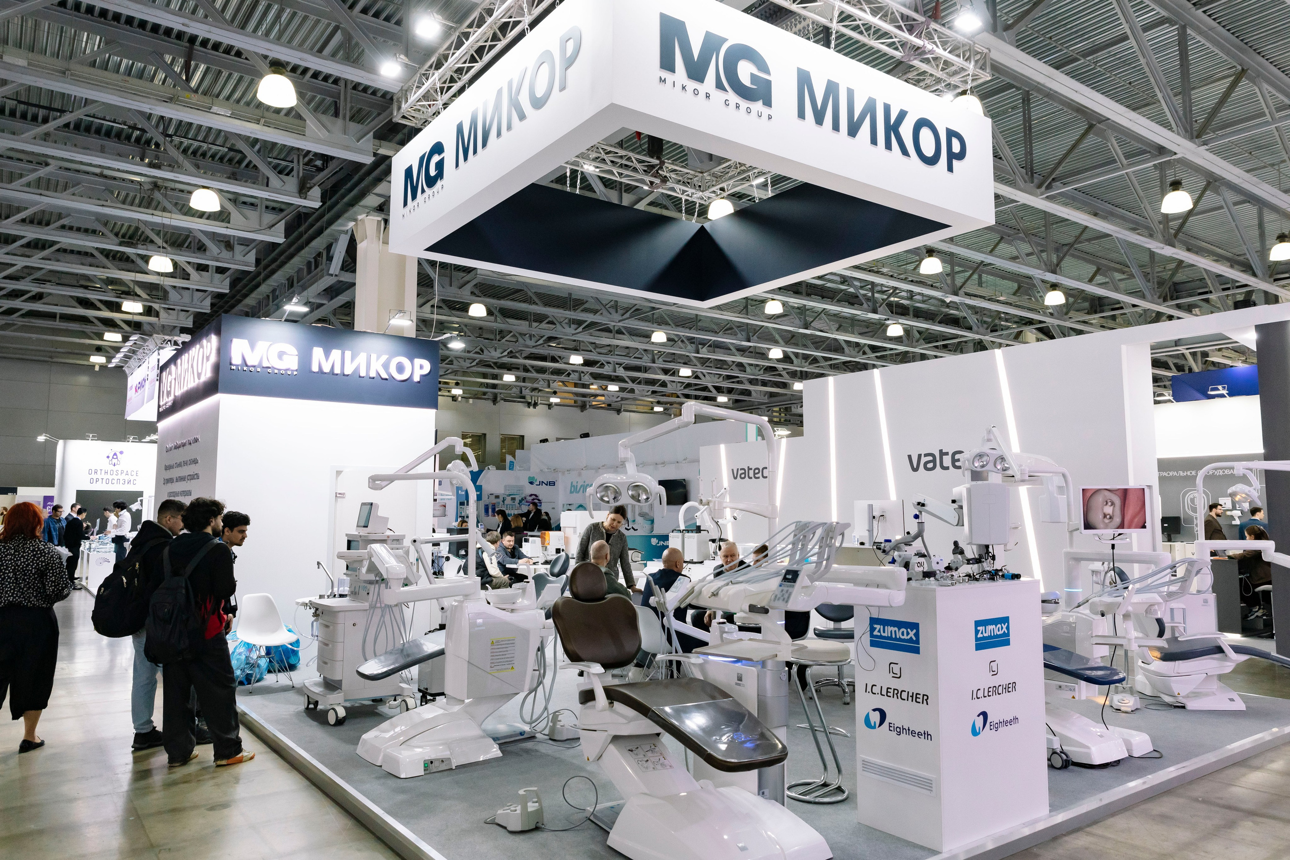 Стоматологическая выставка Dental Salon 2026. Профессиональный фотограф в Москве | Заказать фотосессию и съемку