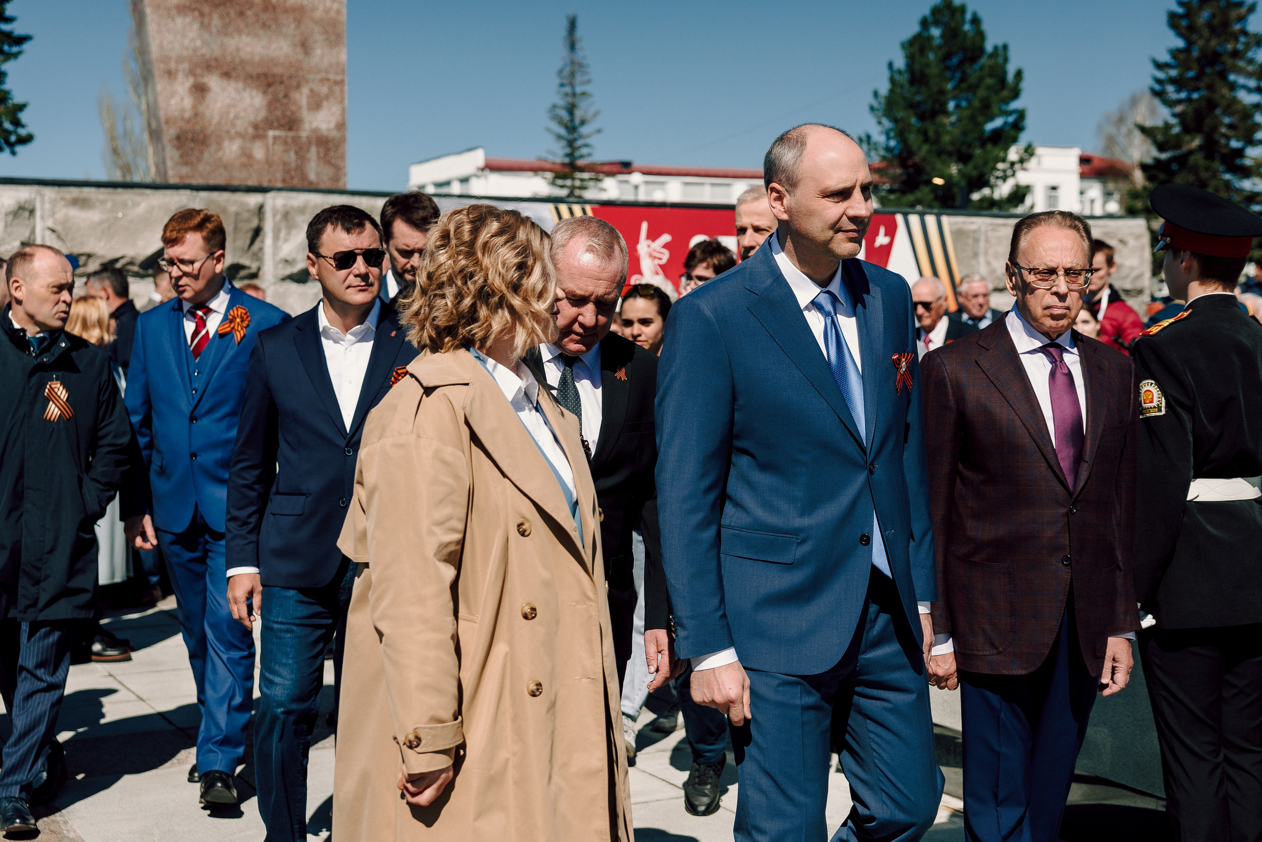 Торжественный митинг, посвящённый открытию Мемориала Славы воинам-новотрубникам. Лёшка Варзегов — фотограф