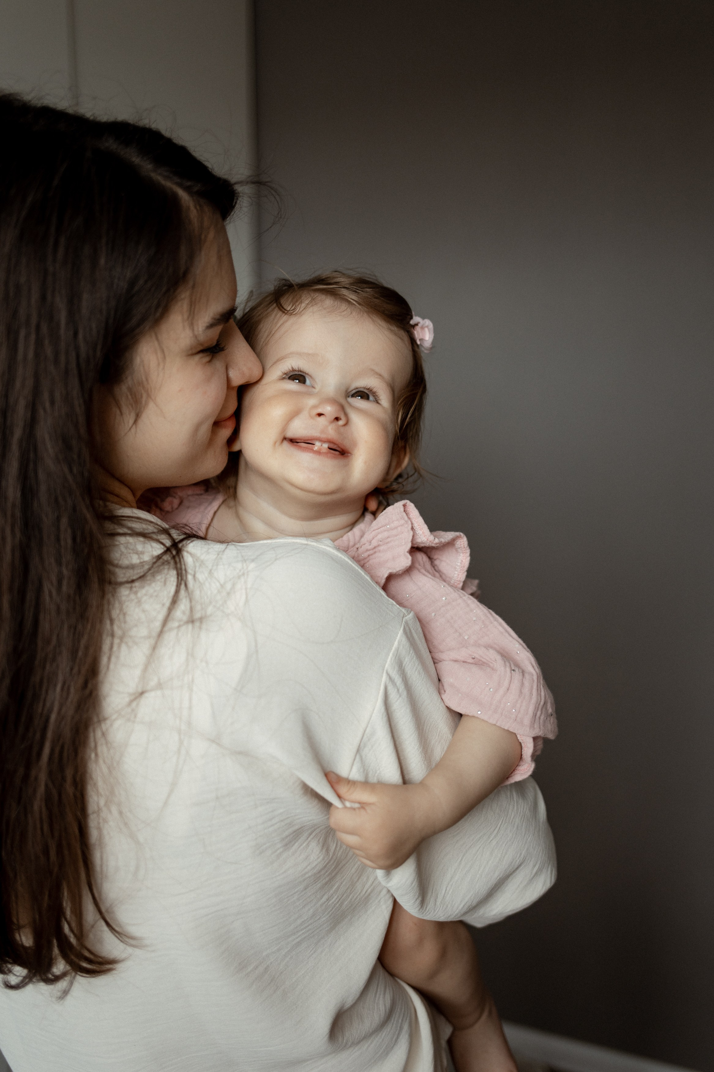 Домашняя фотосессия мама и дочка. Семейный фотограф Челябинск