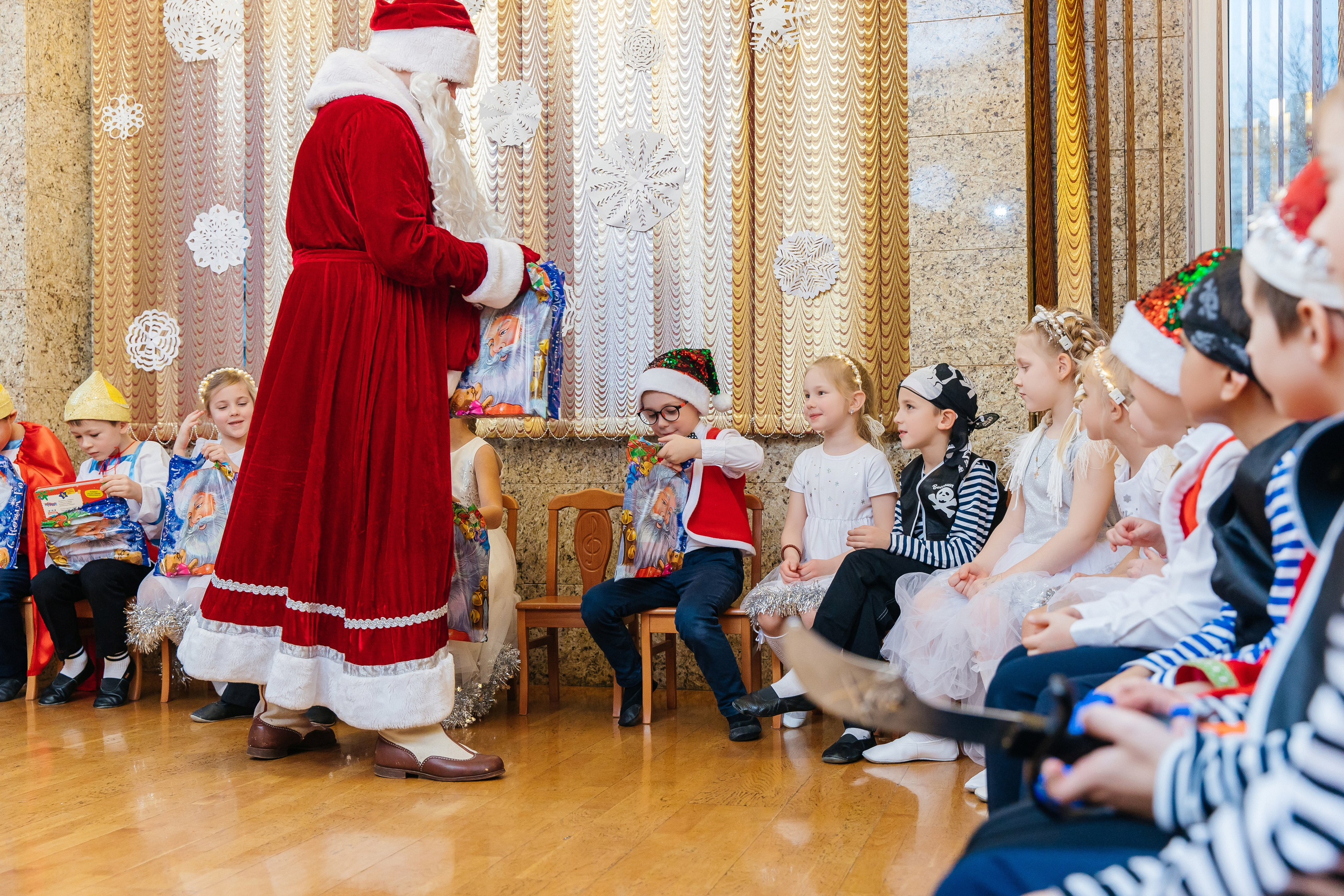 Детский сад № 93 — Утренник (20.12.2024). Свадебный и семейный фотограф Крамар Наталья