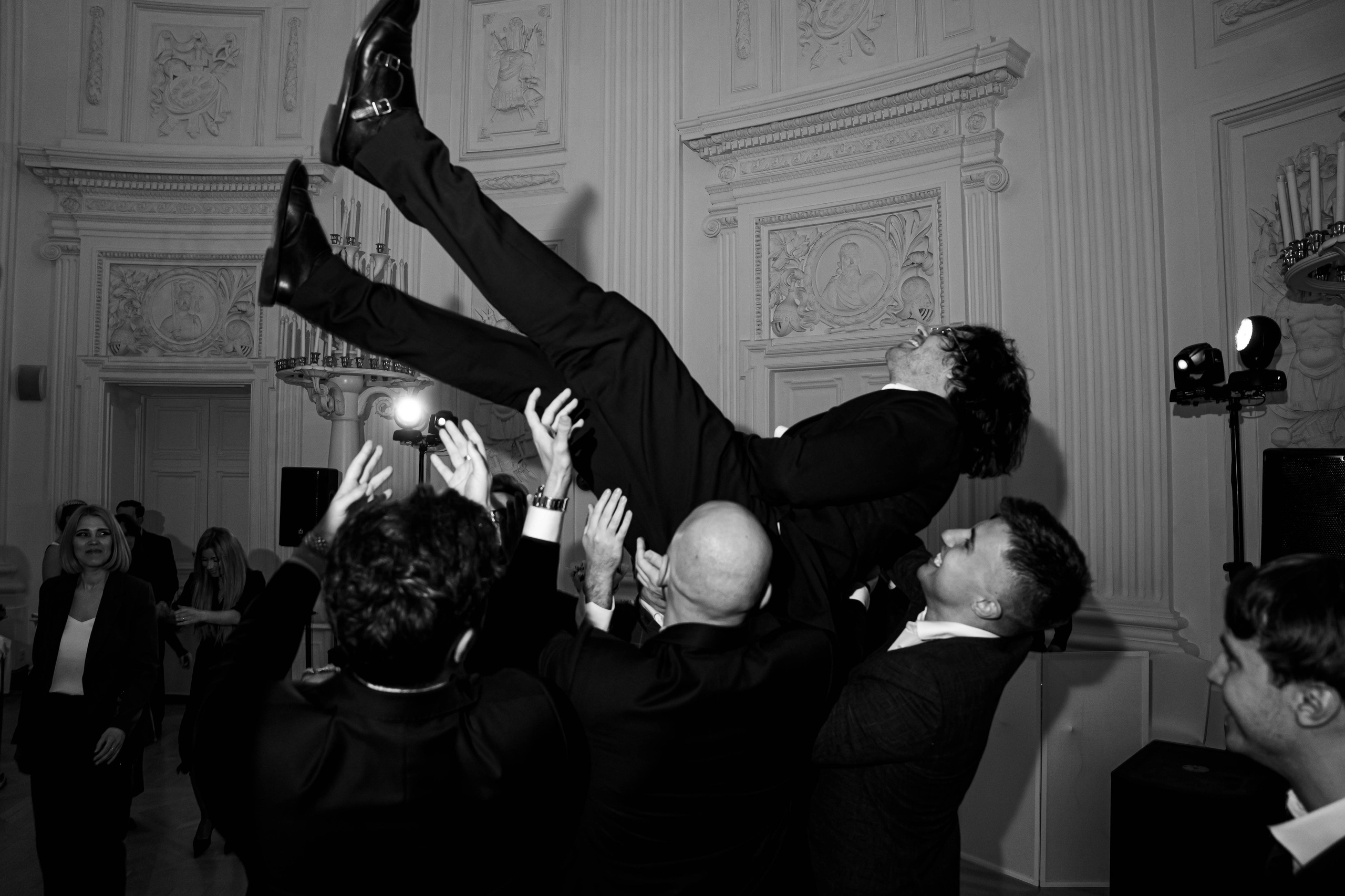 жених на свадьбе