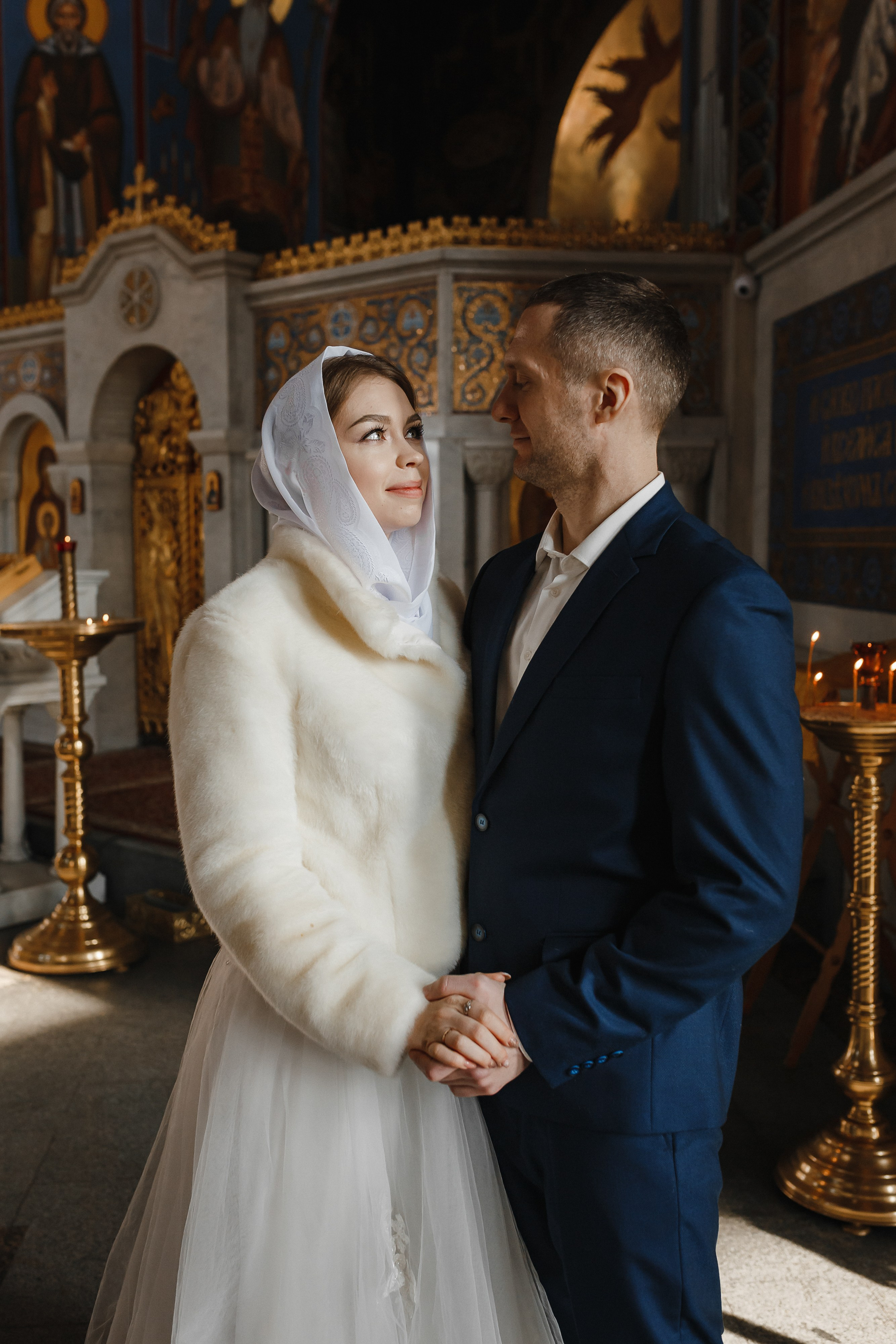 Профессиональный фотограф на таинство венчания в Москве и Московской области. Свадебный фотограф в Москве Мария Крош