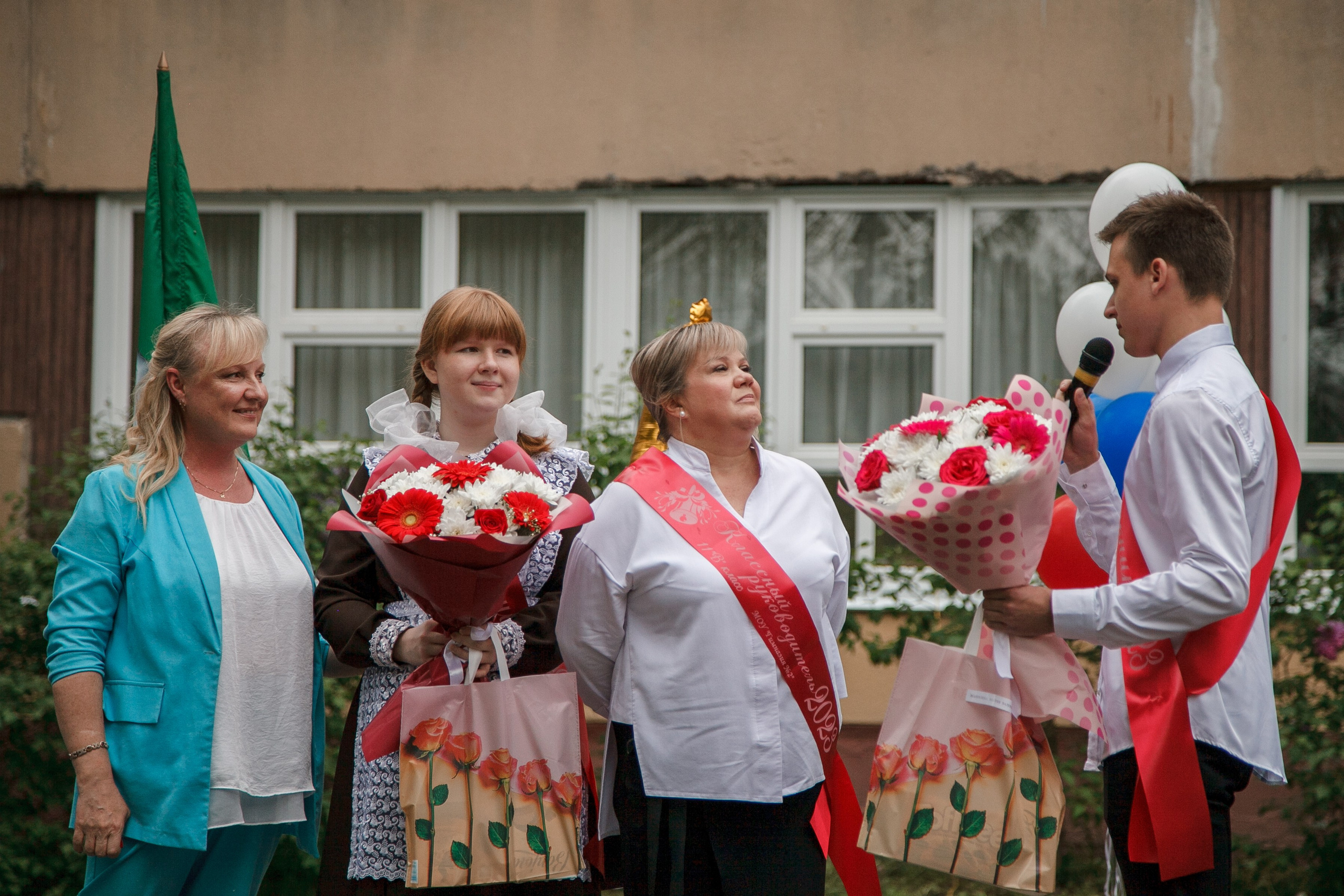 Последний звонок. Ирина Коновалова школьный фотограф. Выпускные альбомы Ярославль