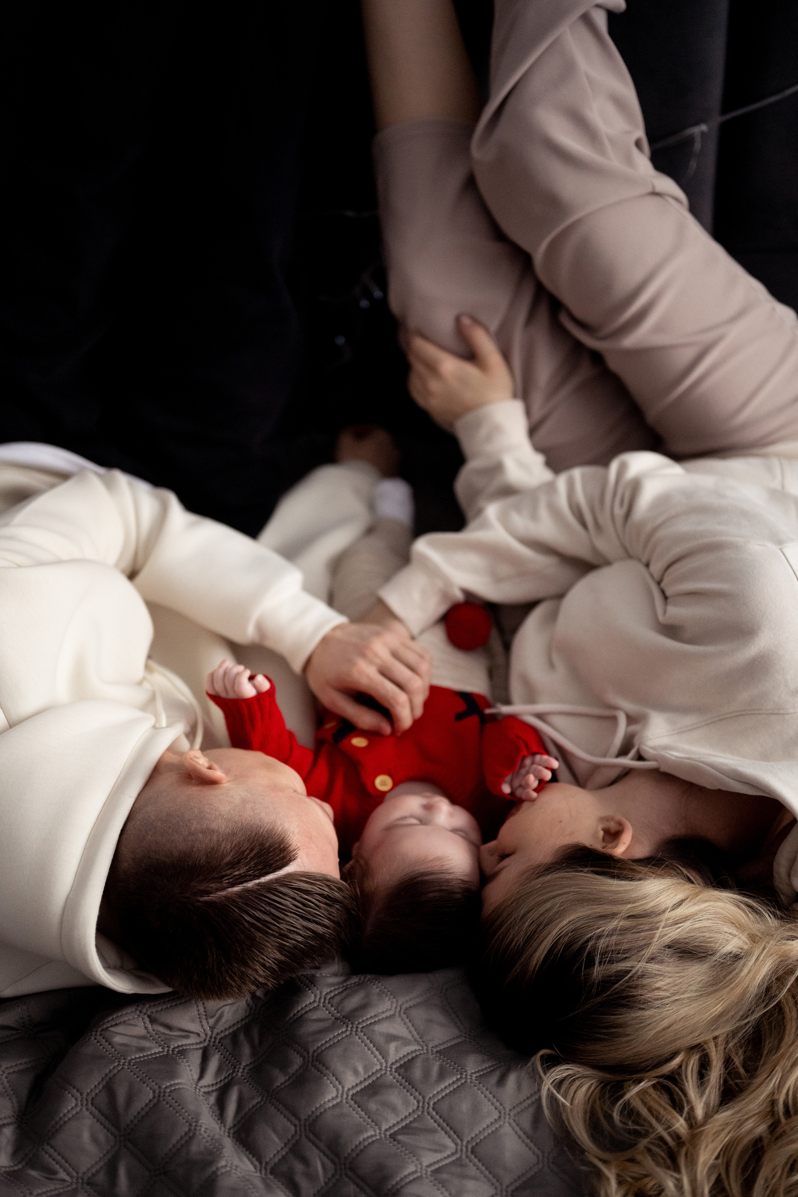 Домашняя фотосессия. Лера, Антон и Марк. Свадебный и семейный фотограф в СПб Валерия Фомичева