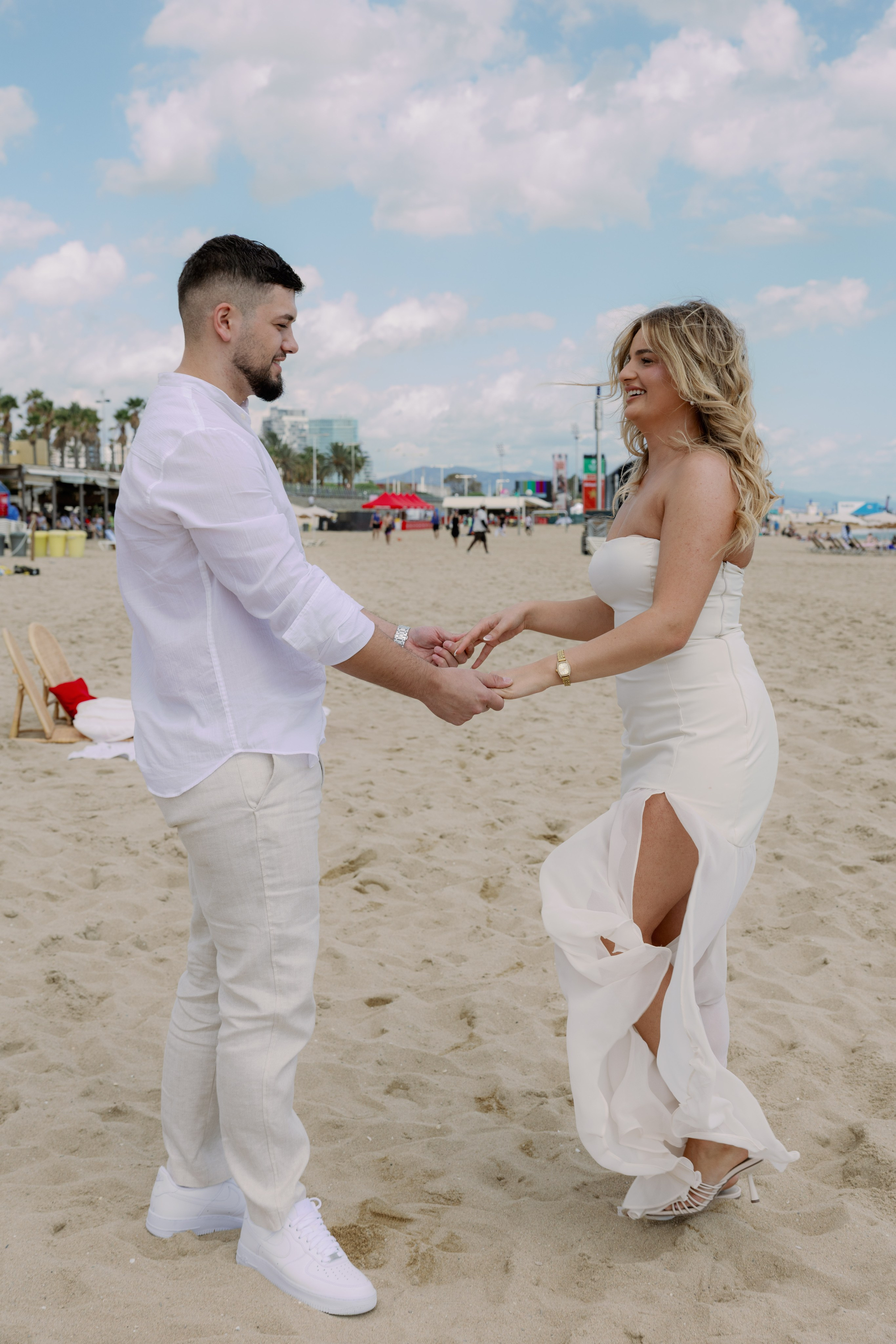 Engagement photographer capturing proposal in Park Güell