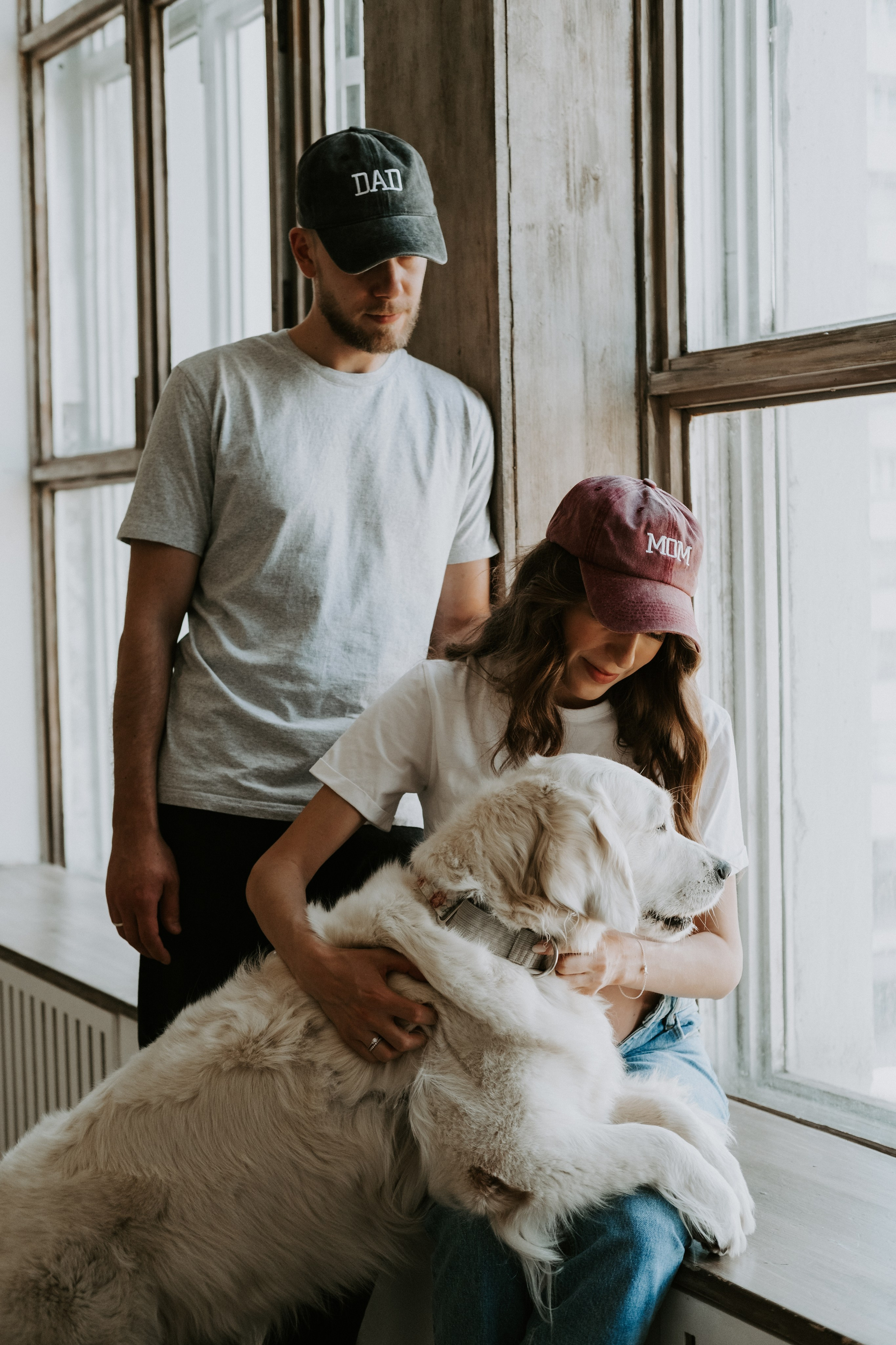 влюбленная пара и собака