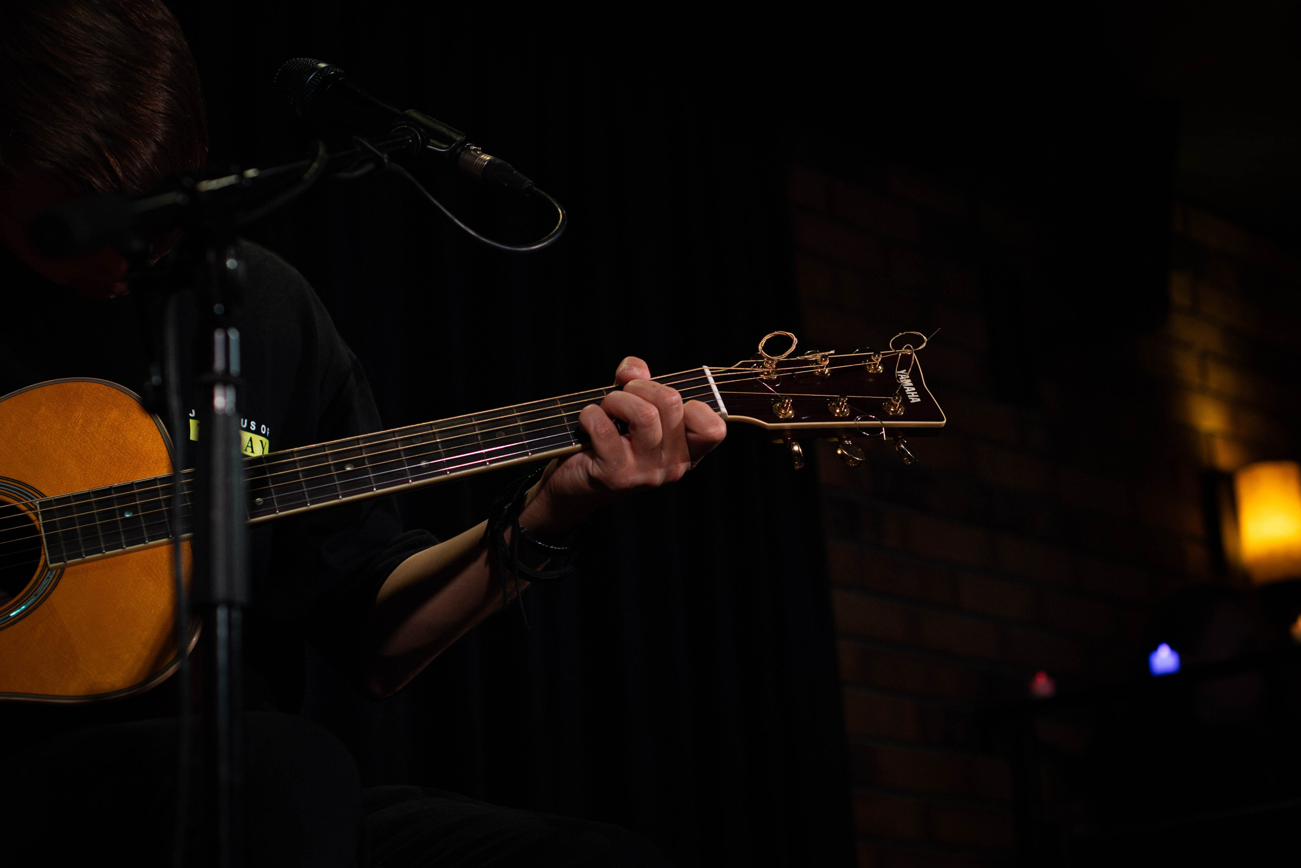 Лёва Сазонов (1 августа 2024 года, Москва, арт-кафе Пушкарёв). Фотограф Светлана Блинова, Москва и Московская область