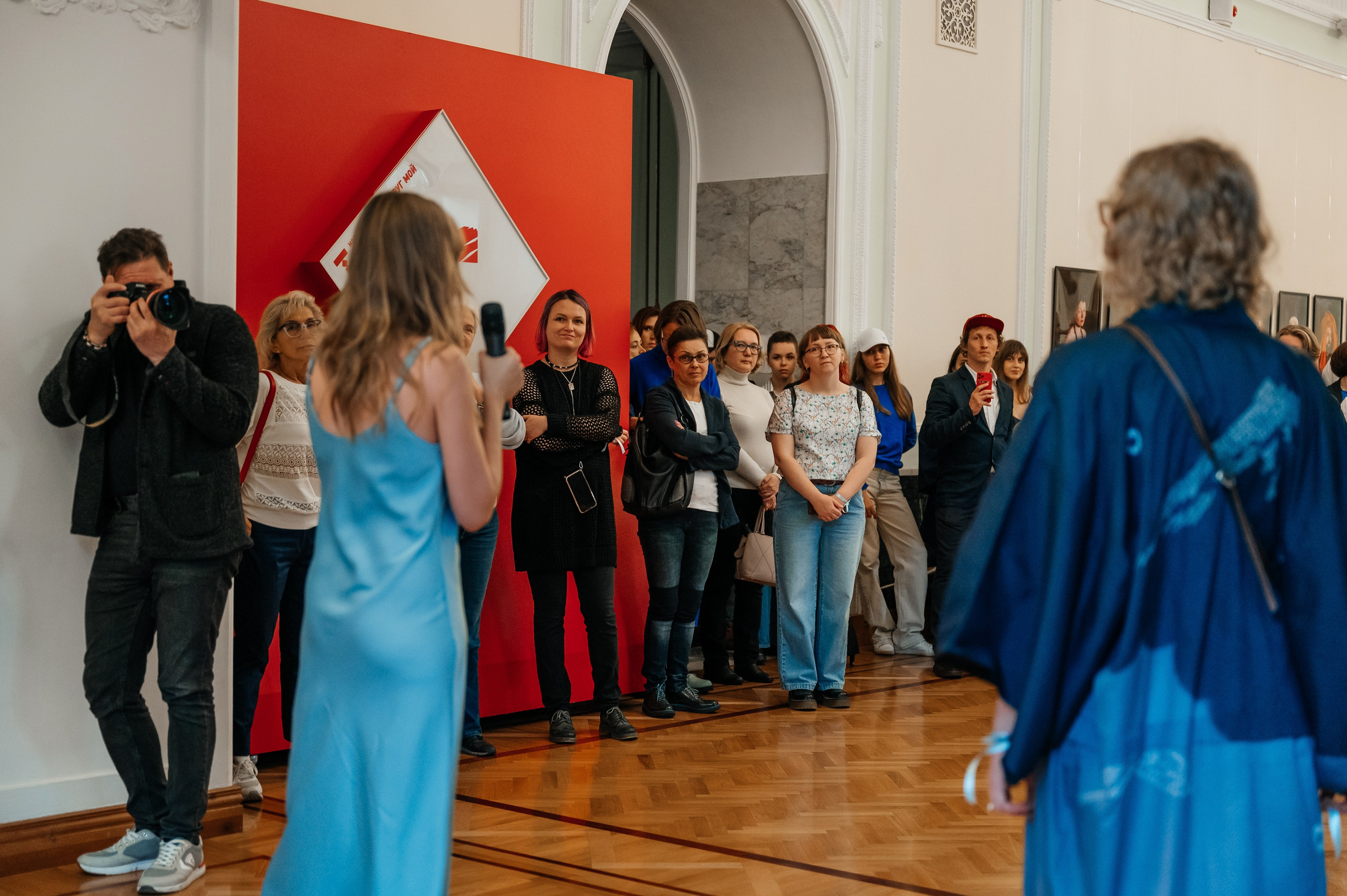 Открытие выставки Кати Васильевой в Молодежном театре. Wedding and family photographer USA