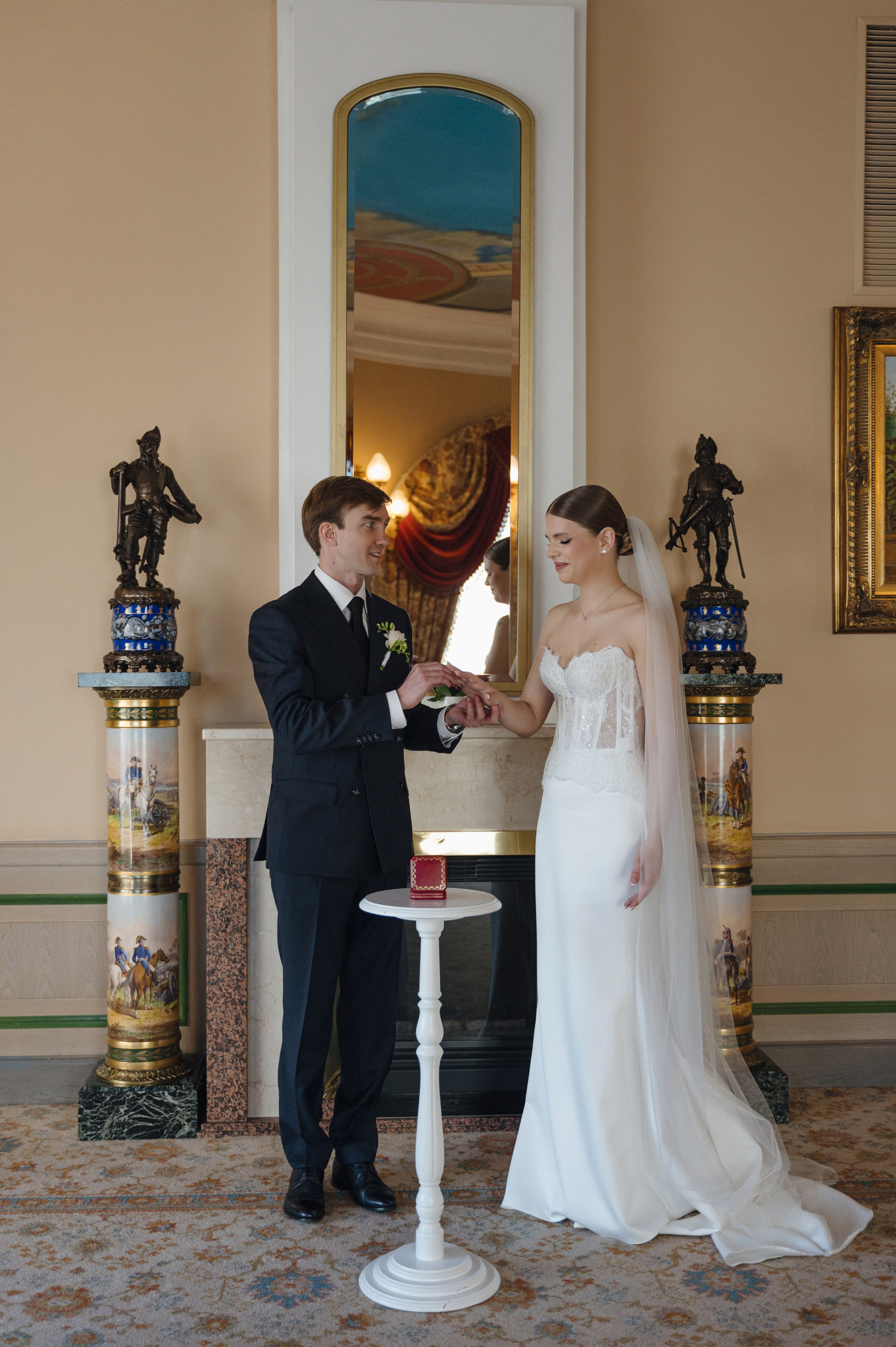 Дмитрий и Луиза. Гостиница Националь и ресторан Белуга. Свадебный фотограф Москва и Санкт-Петербург. Анастасия Чудина