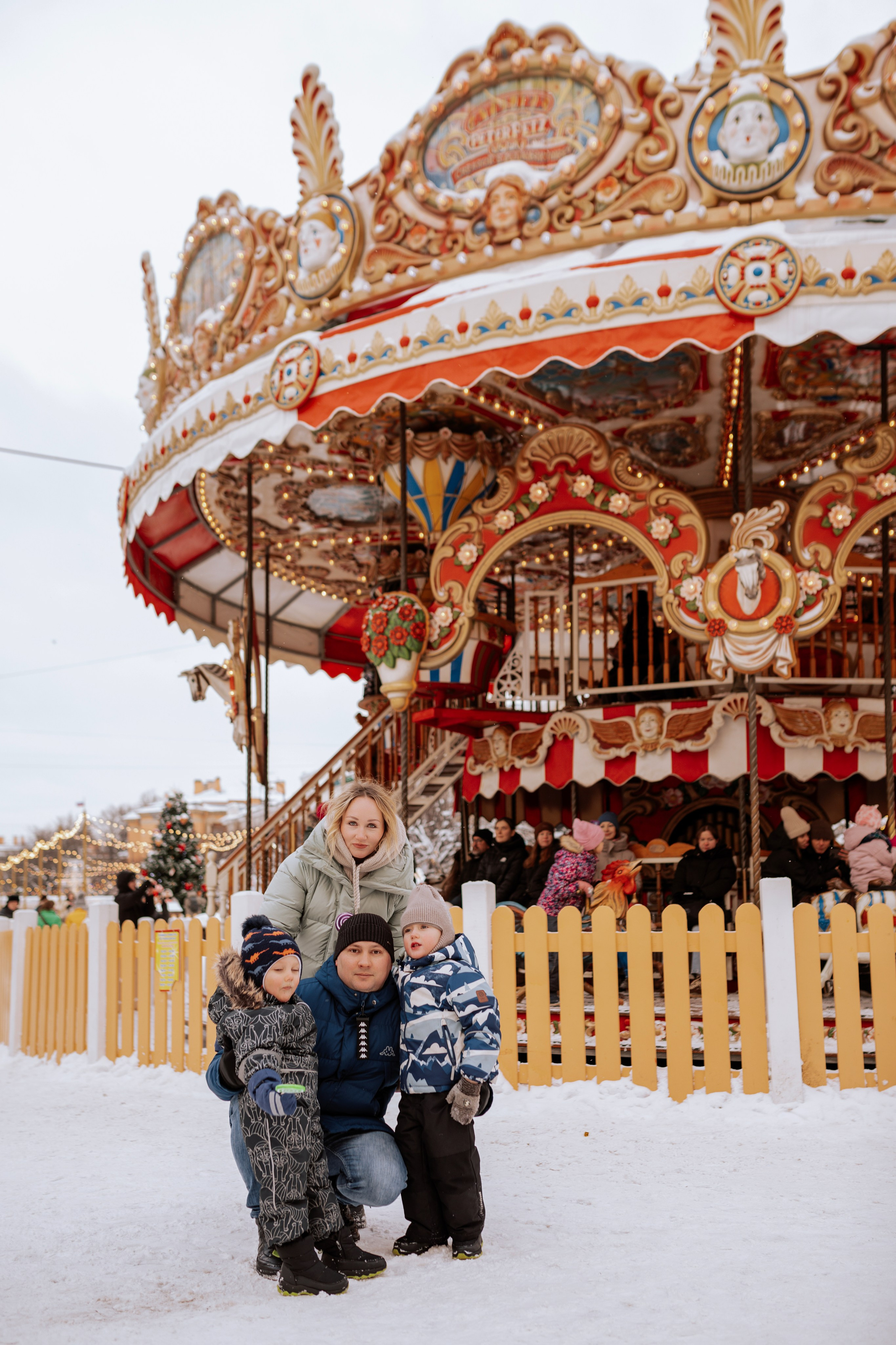 Семейная, Манежная площадь