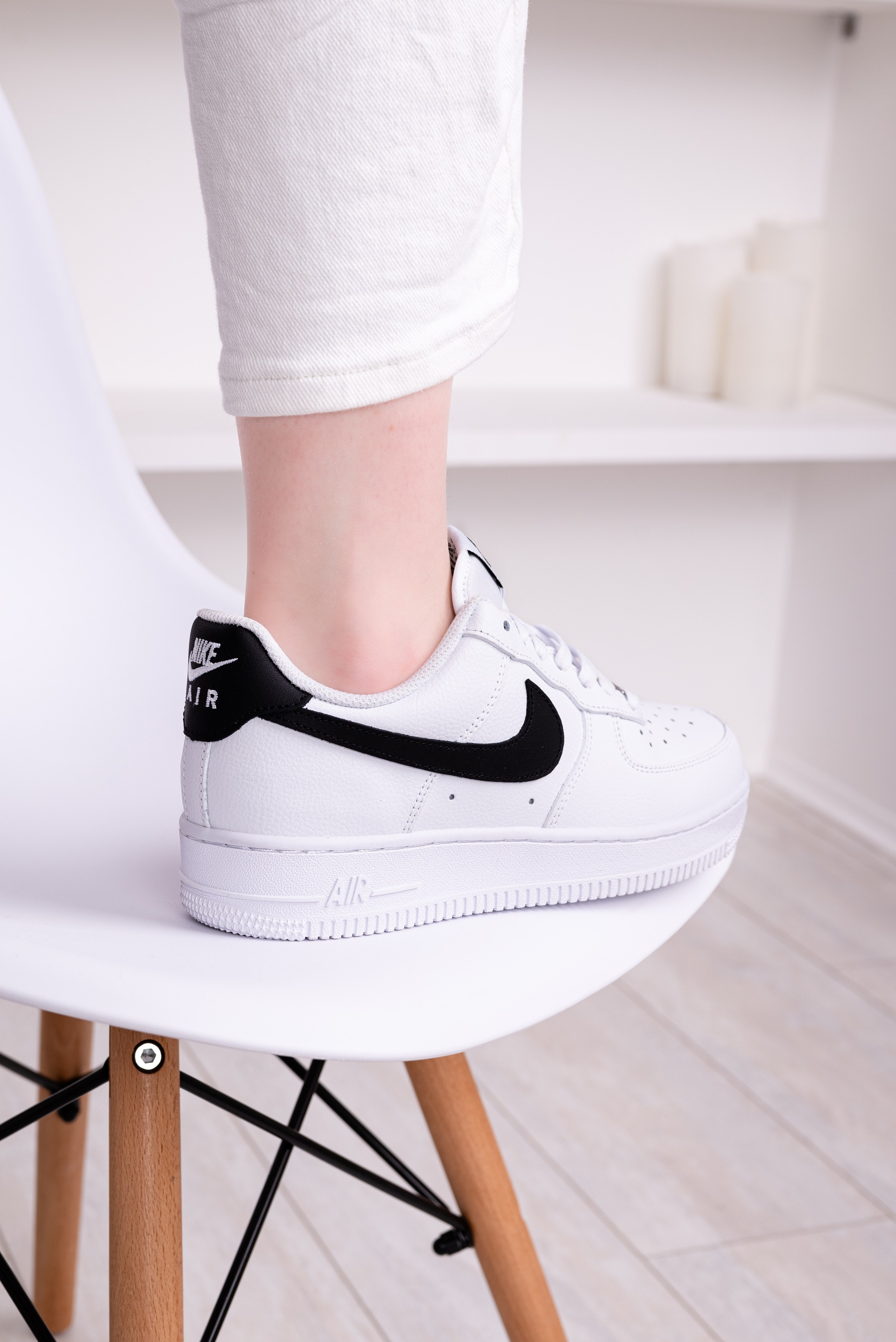 Кроссовки в студии. Предметный фотограф, фото для маркетплейсов Пятигорск, КМВ