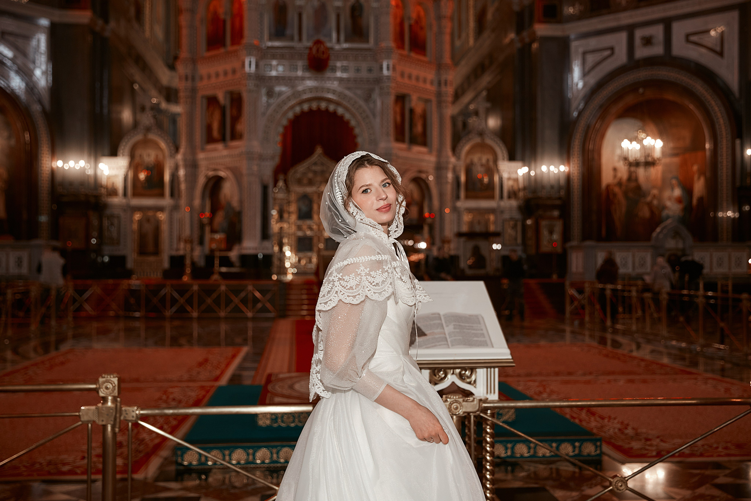 Андрей и Виктория. Храм Христа Спасителя. Фотограф ваших самых ярких событий в Москве и СПБ. Збронская Юлия