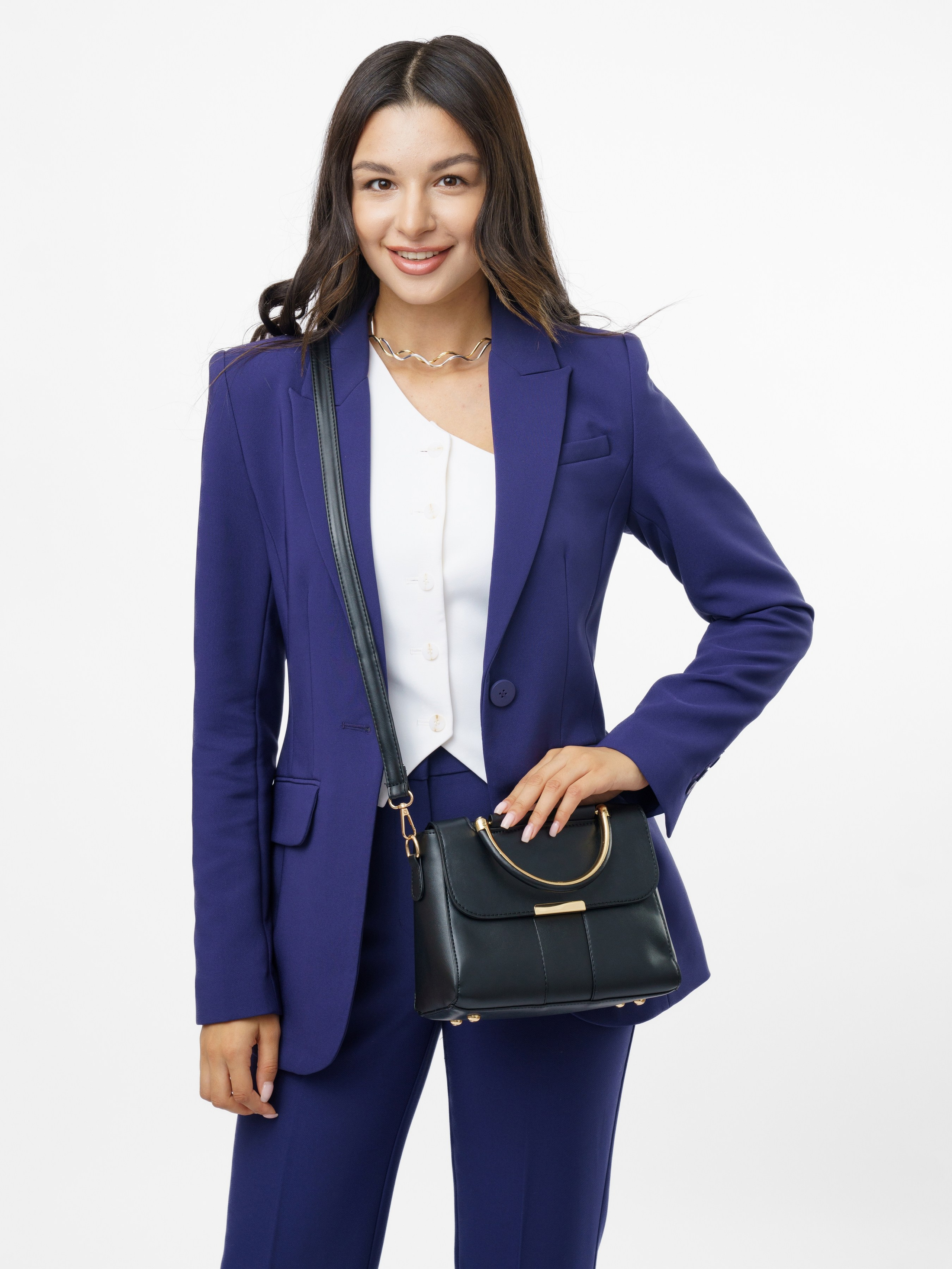 Съемка сумок со стилистом. KED Production — продакшн из СПб. Создаём фото, видео и контент, который помогает брендам и селлерам продавать больше