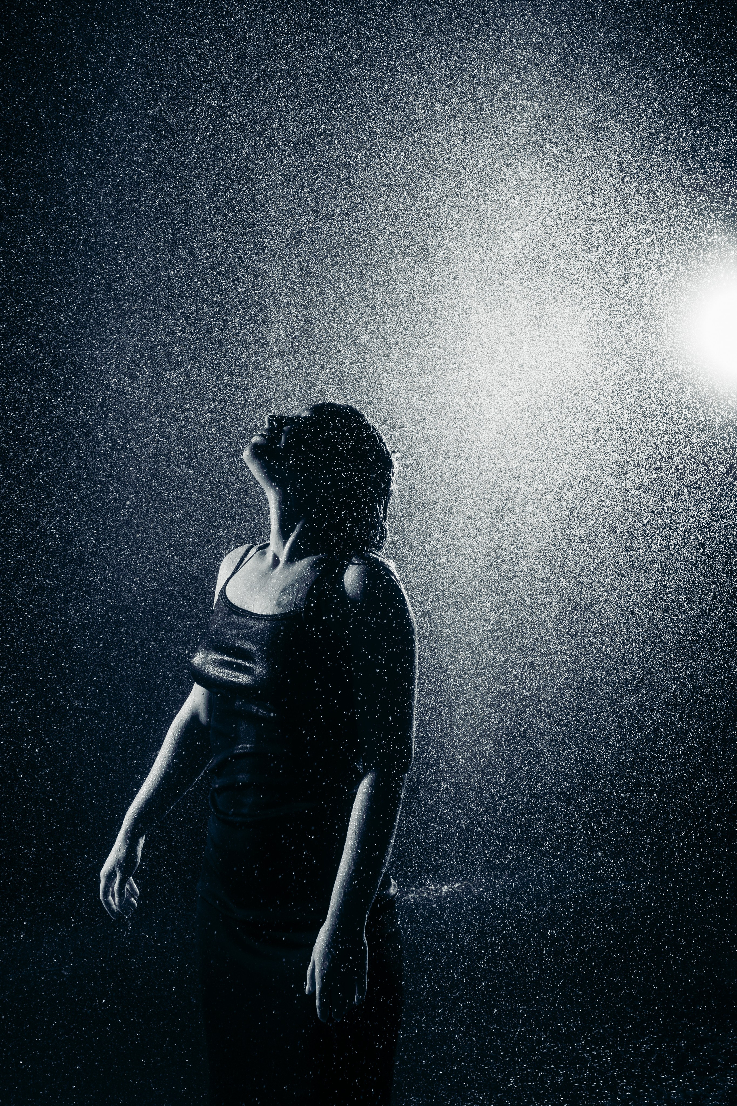 Съёмка в фотостудии с дождём. Фотоведьма Дарья Нечинская