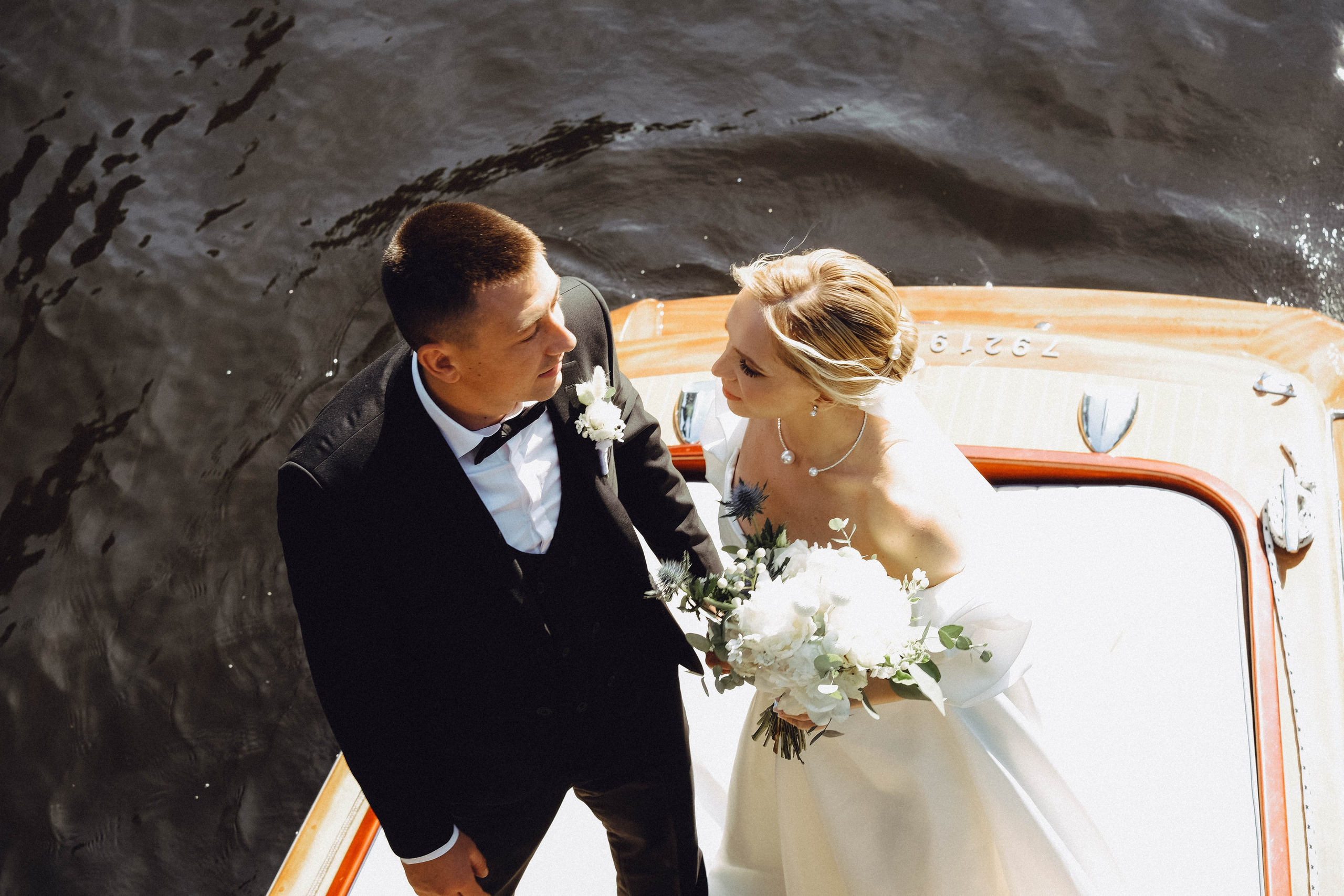 СВАДЕБГНАЯ ПРОГУЛКА ПО КАНАЛ САНКТ-ПЕТЕРБУРГА НА КАТЕРЕ. Профессиональный фотограф, Санкт-Петербург — Виктория Богомолова