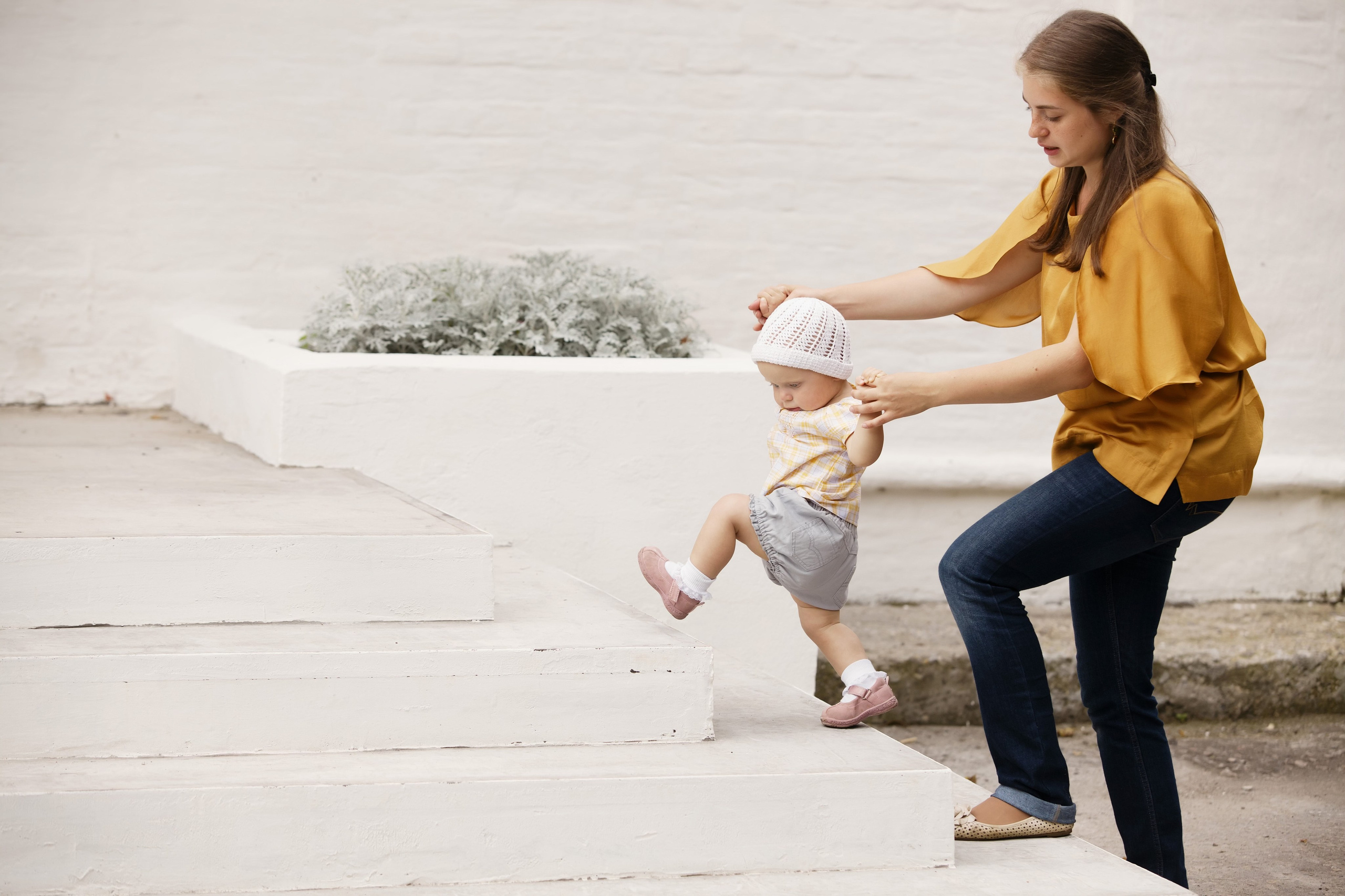 Прогулка малышки с мамой в парке. Фотографы в Москве Светлана Устинова и Сергей Грачев