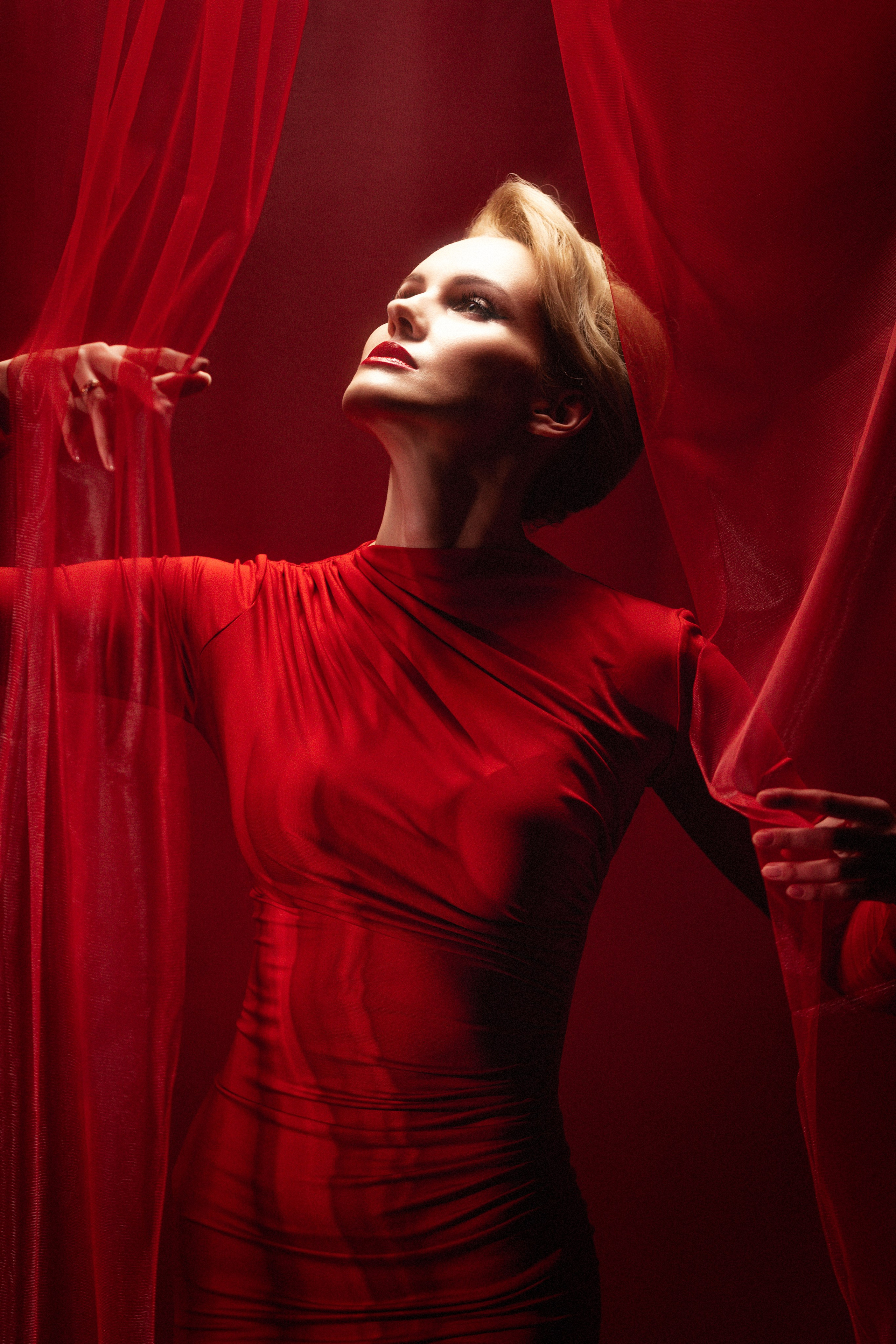 Цвет настроения — красный. Устинова Софья. Фотограф. Москва