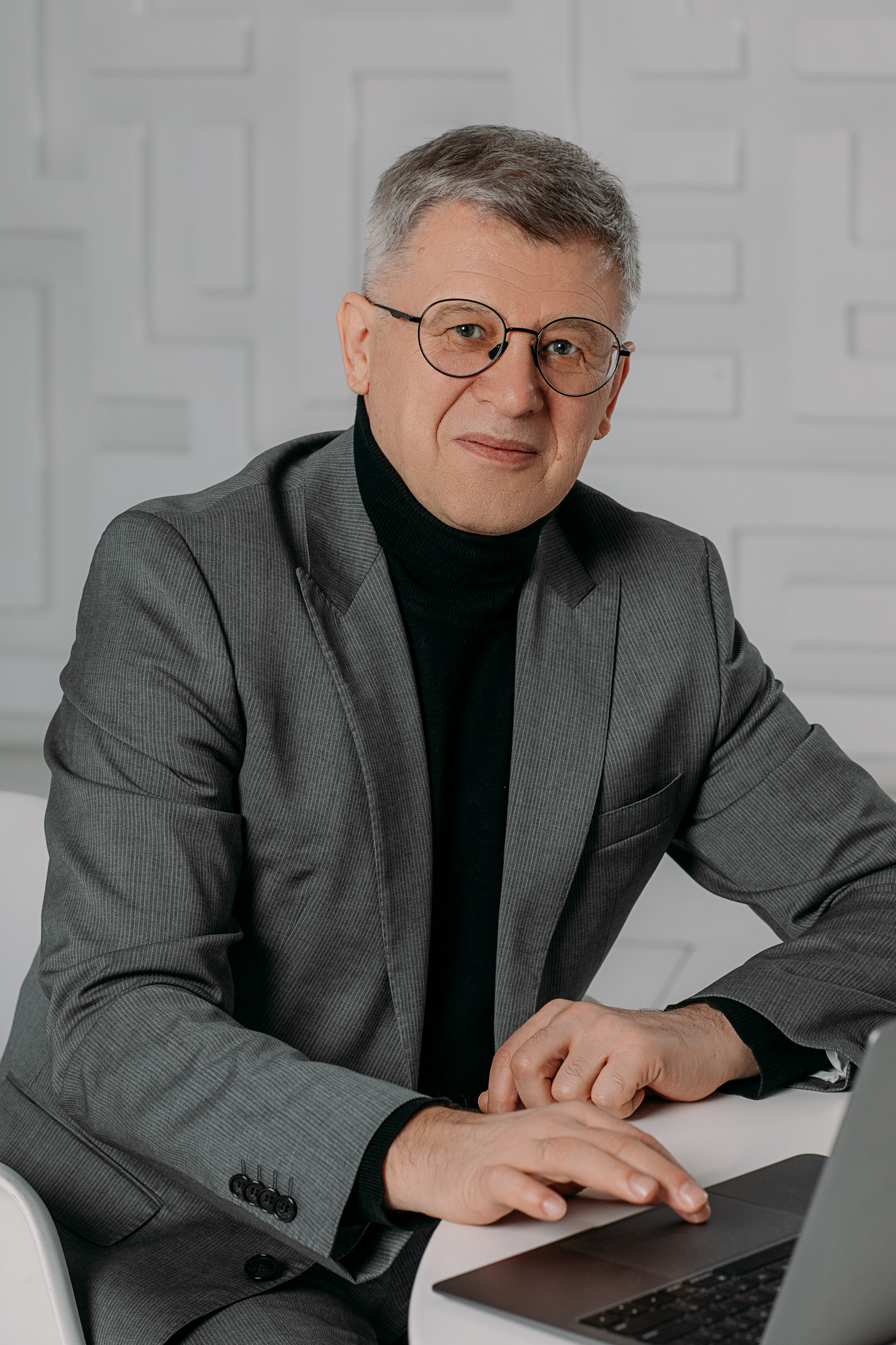 BUSINESS studio. Evgeniia Sinkevich. Photographer in Riga and Europe