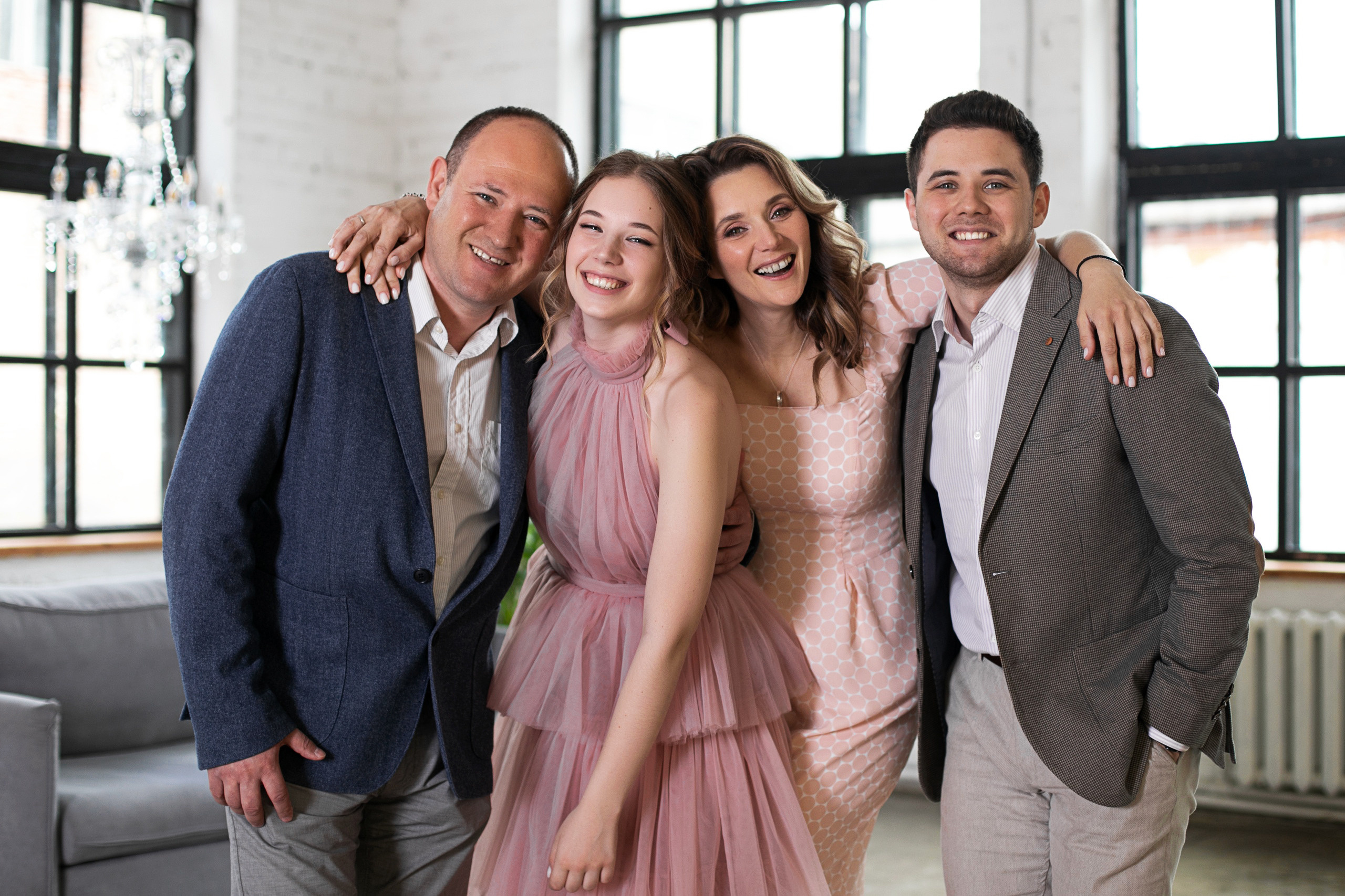 Семейное фото в студии. Фотограф-портретист Евгения Синкевич в Риге и Европе