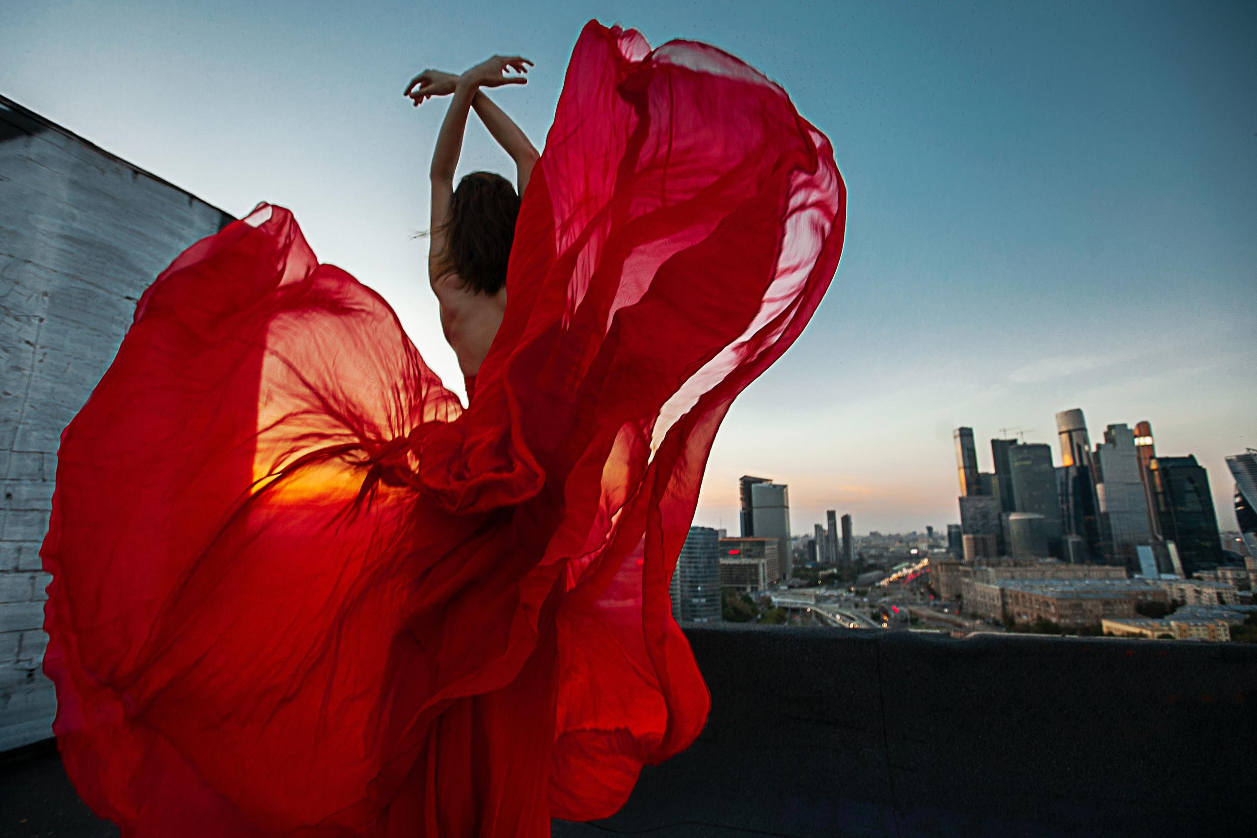 Женский портрет в городской среде. Фотограф-портретист Евгения Синкевич в Риге и Европе