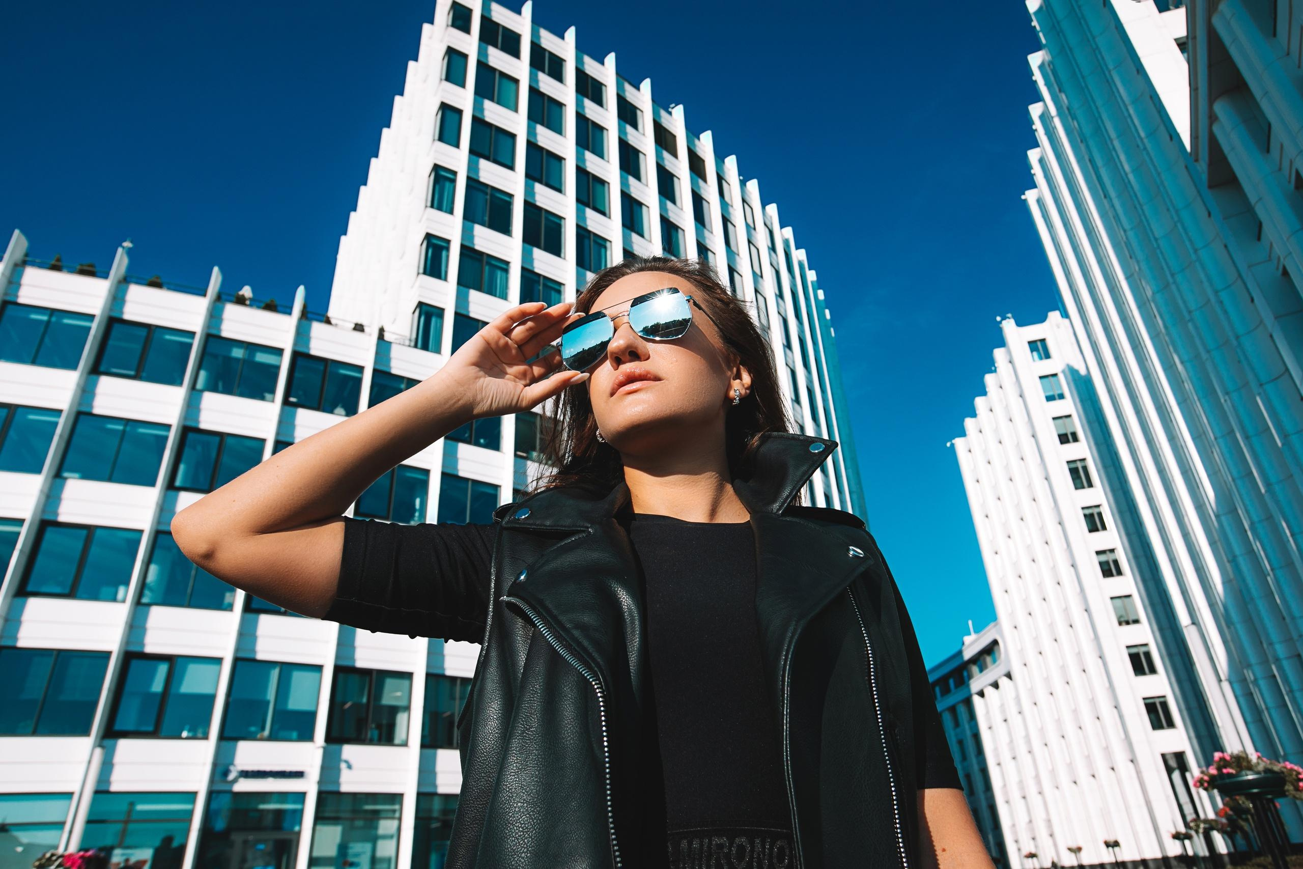 Женский портрет в городской среде. Фотограф-портретист Евгения Синкевич в Риге и Европе