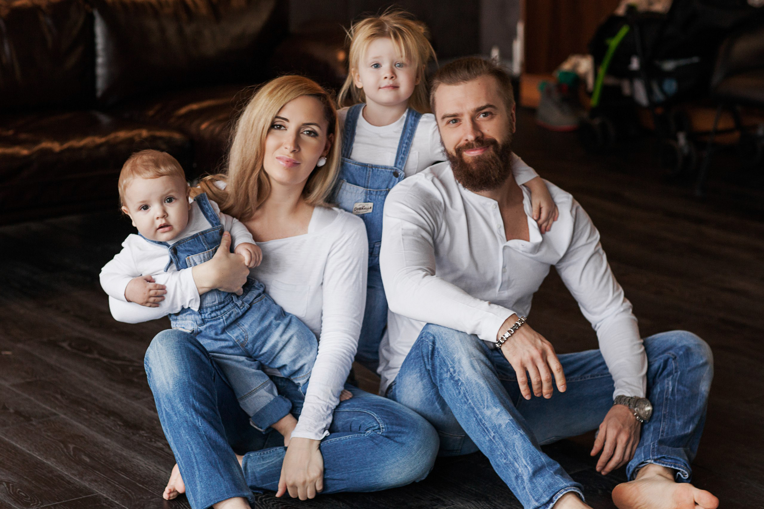 Семейное фото в студии. Фотограф-портретист Евгения Синкевич в Риге и Европе