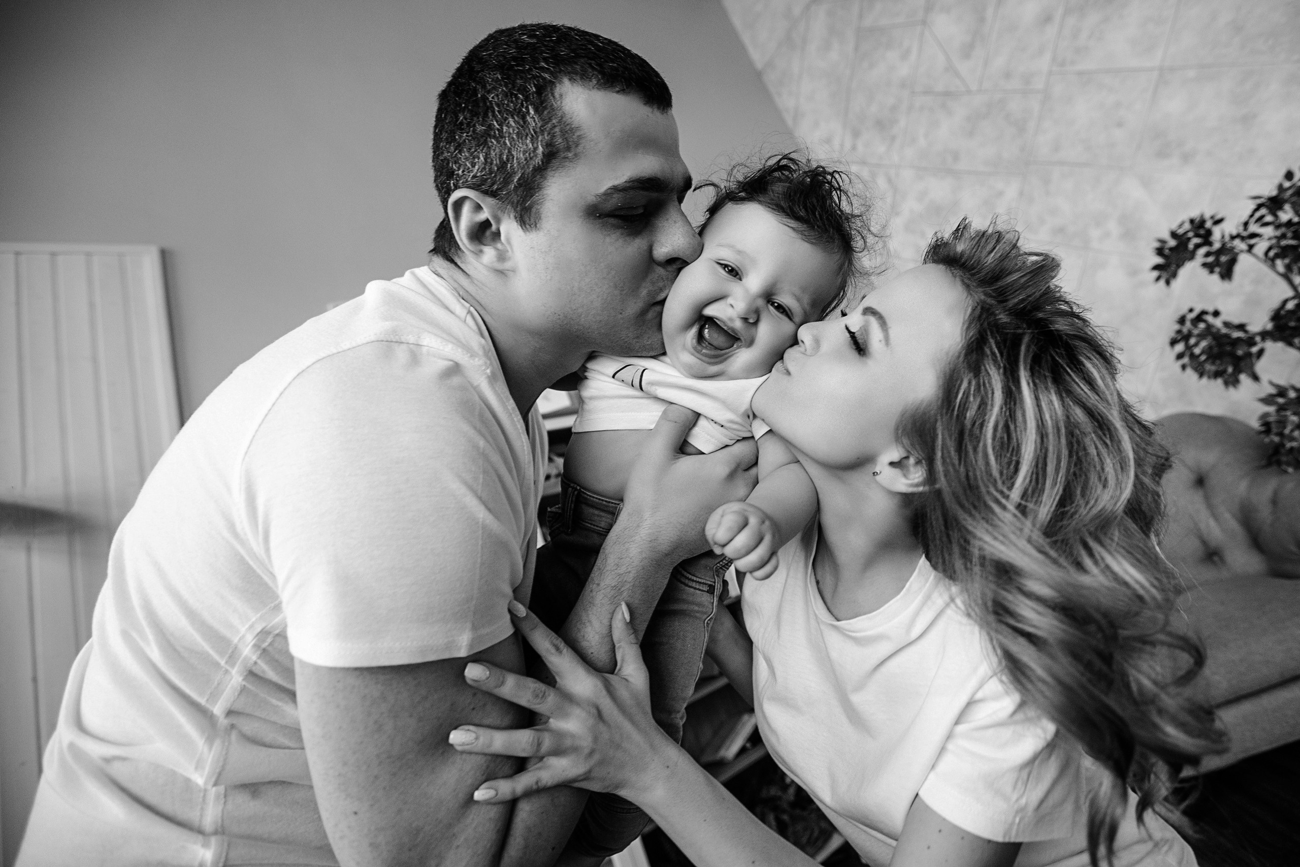 Семейное фото в студии. Фотограф-портретист Евгения Синкевич в Риге и Европе