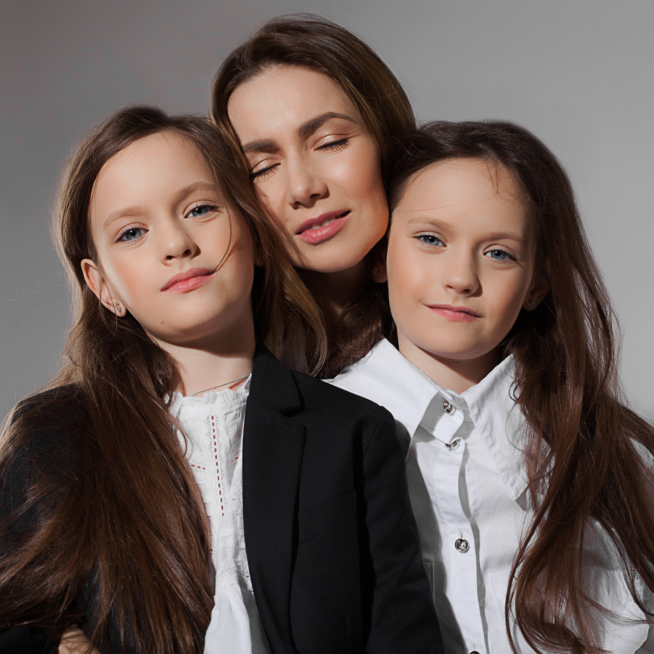 Семейное фото в студии. Фотограф-портретист Евгения Синкевич в Риге и Европе