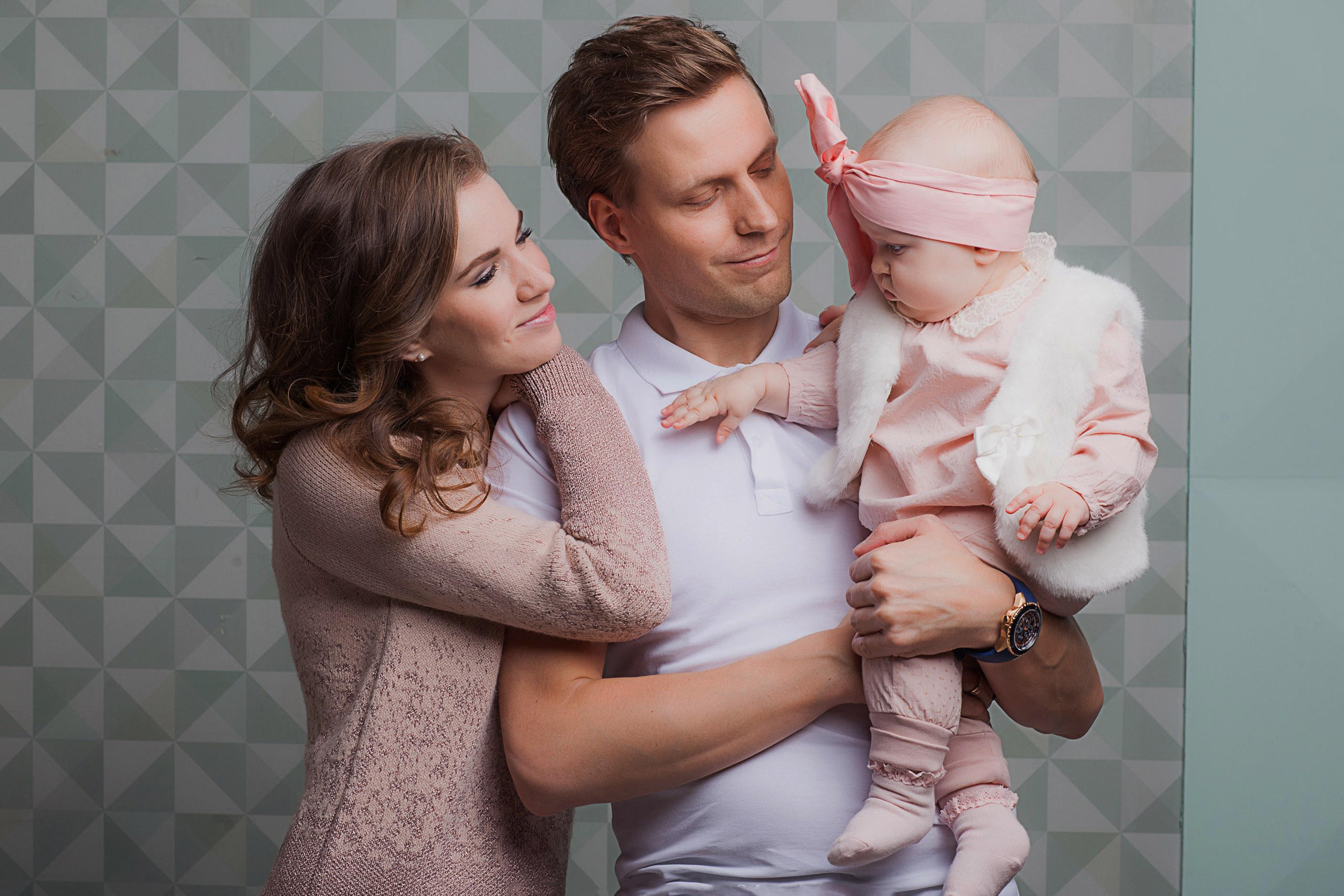 Семейное фото в студии. Фотограф-портретист Евгения Синкевич в Риге и Европе