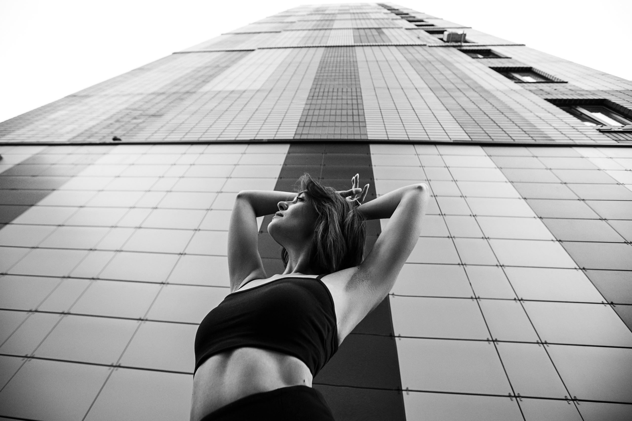 Женский портрет в городской среде. Фотограф-портретист Евгения Синкевич в Риге и Европе