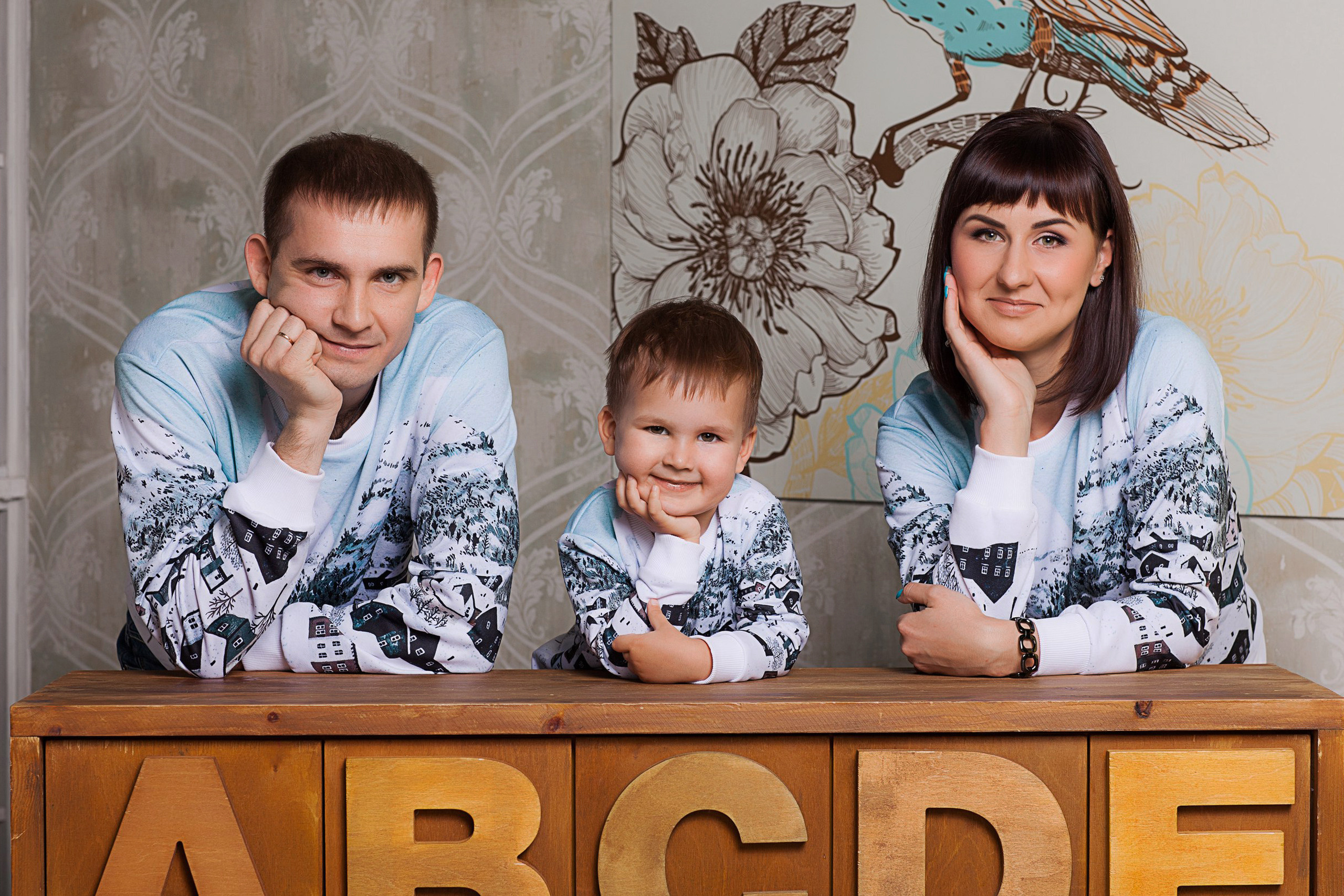 Семейное фото в студии. Фотограф-портретист Евгения Синкевич в Риге и Европе