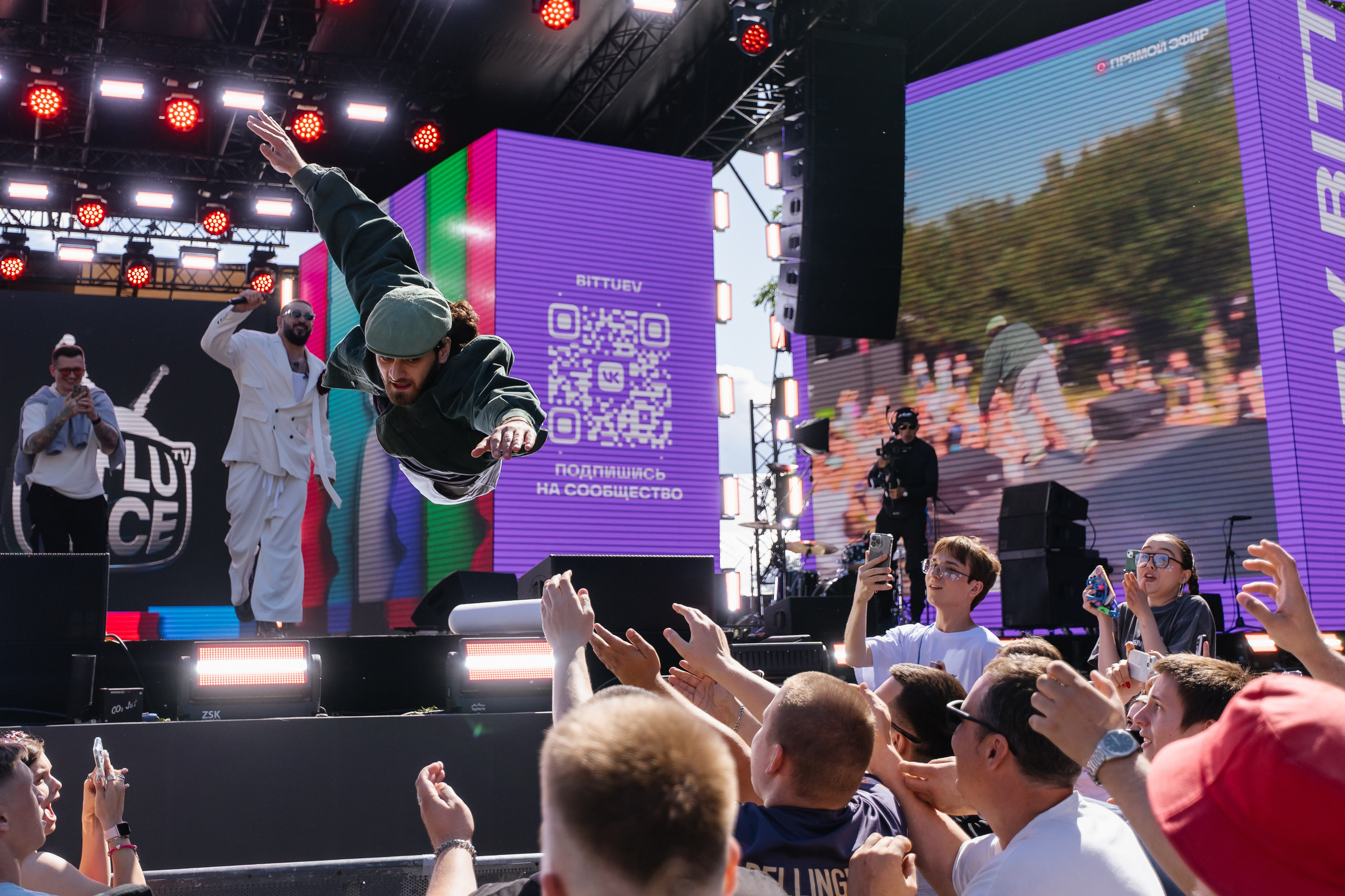 VK FEST Инфлюенсеры. Андрей Сухинин репортажный свадебный фотограф Санкт-Петербург