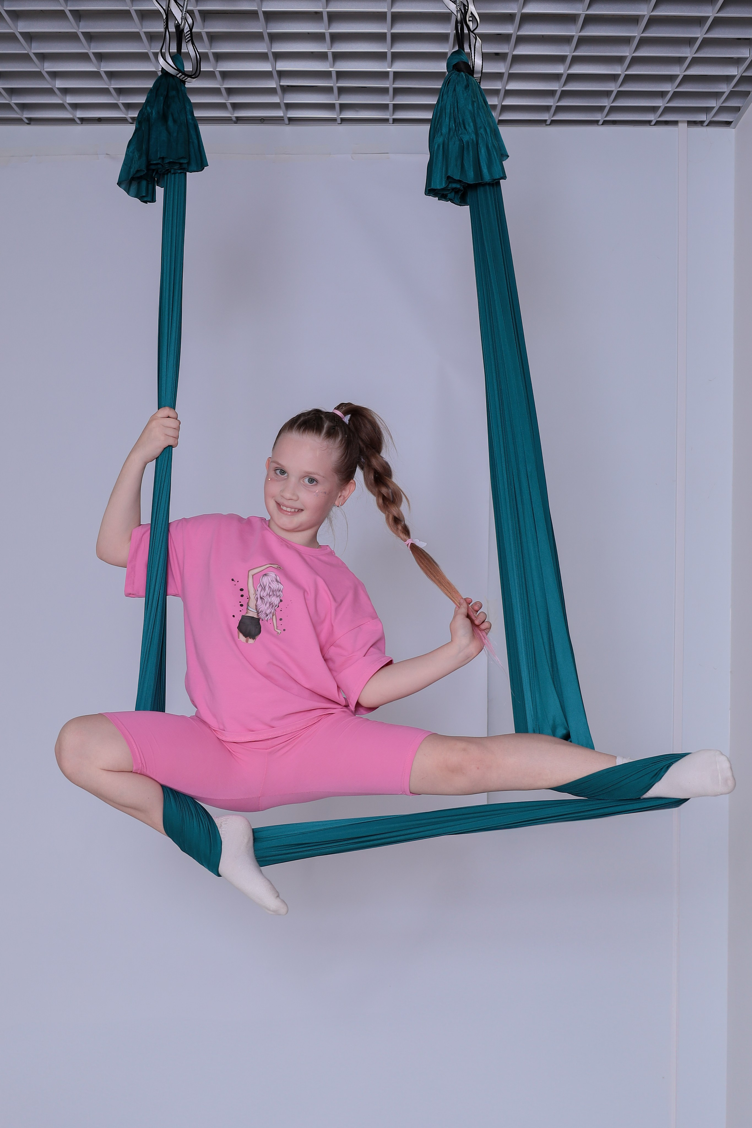 Детская аэройога. Фотограф Надршина Лилия