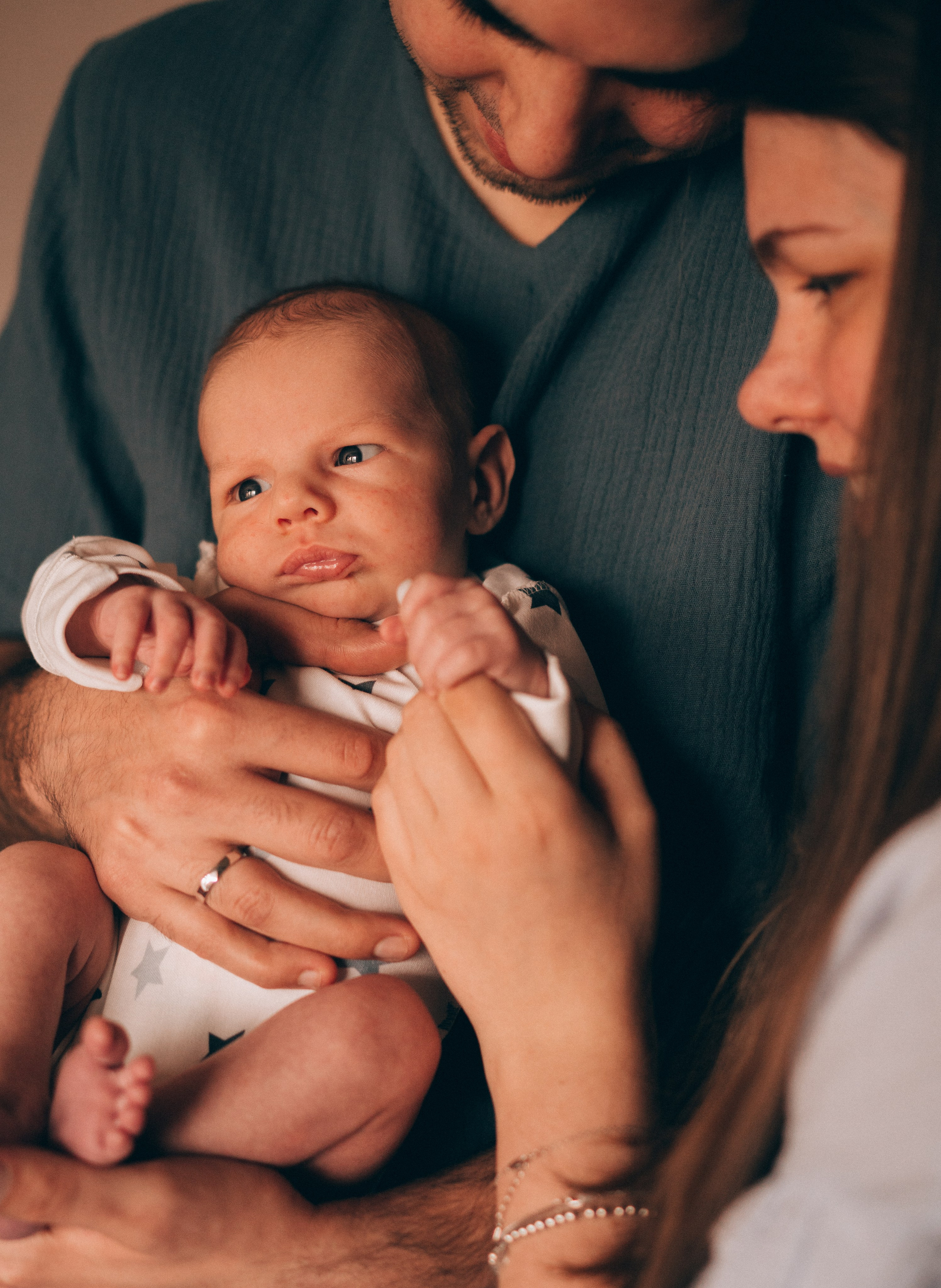 Марк в кругу семьи. Семейный, ньюборн фотограф, фотограф на роды в Москве, Виктория Тюльдюкова