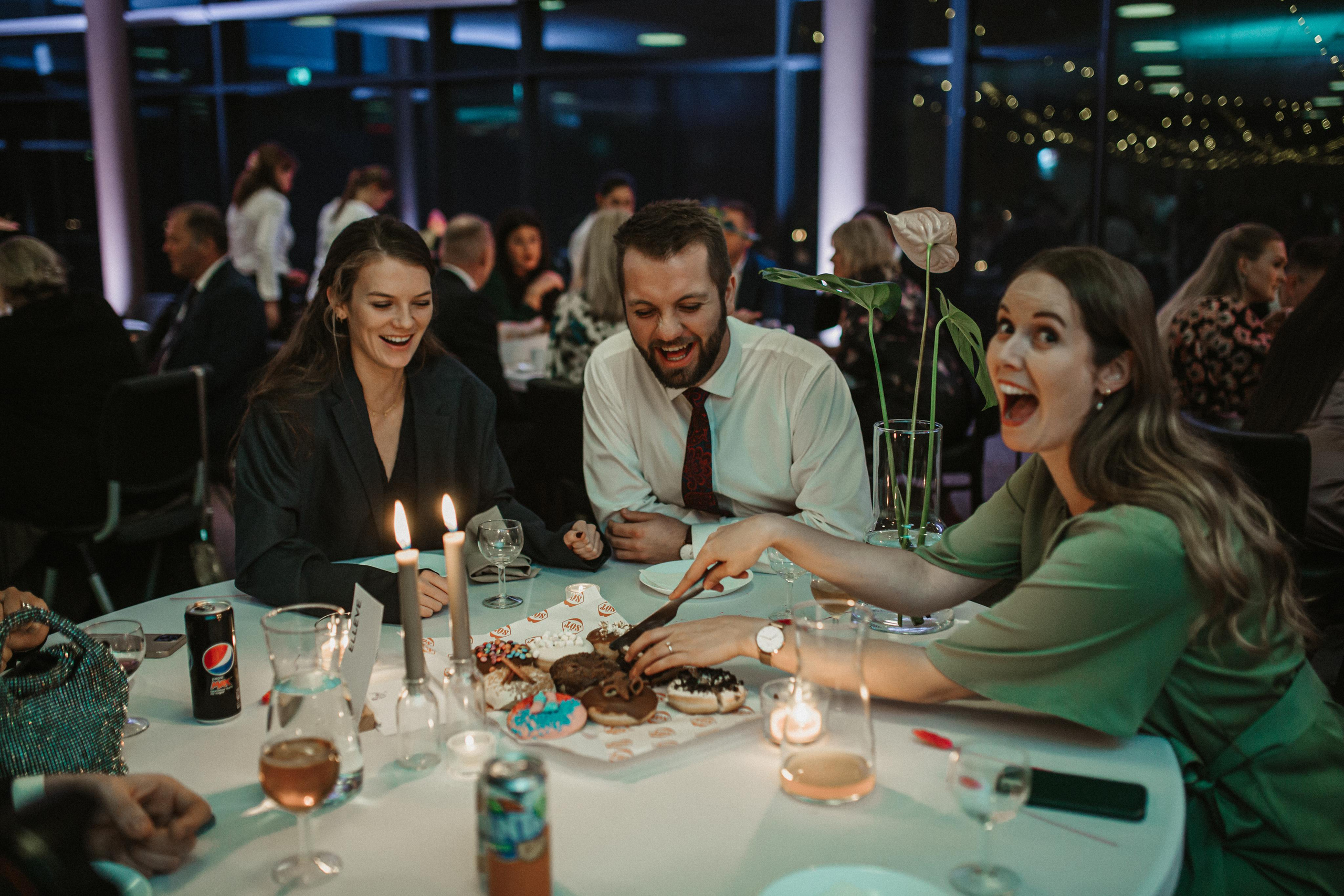 Winter wedding in rainy Stavanger. Свадебный фотограф Гродно Минск Destination wedding photographer