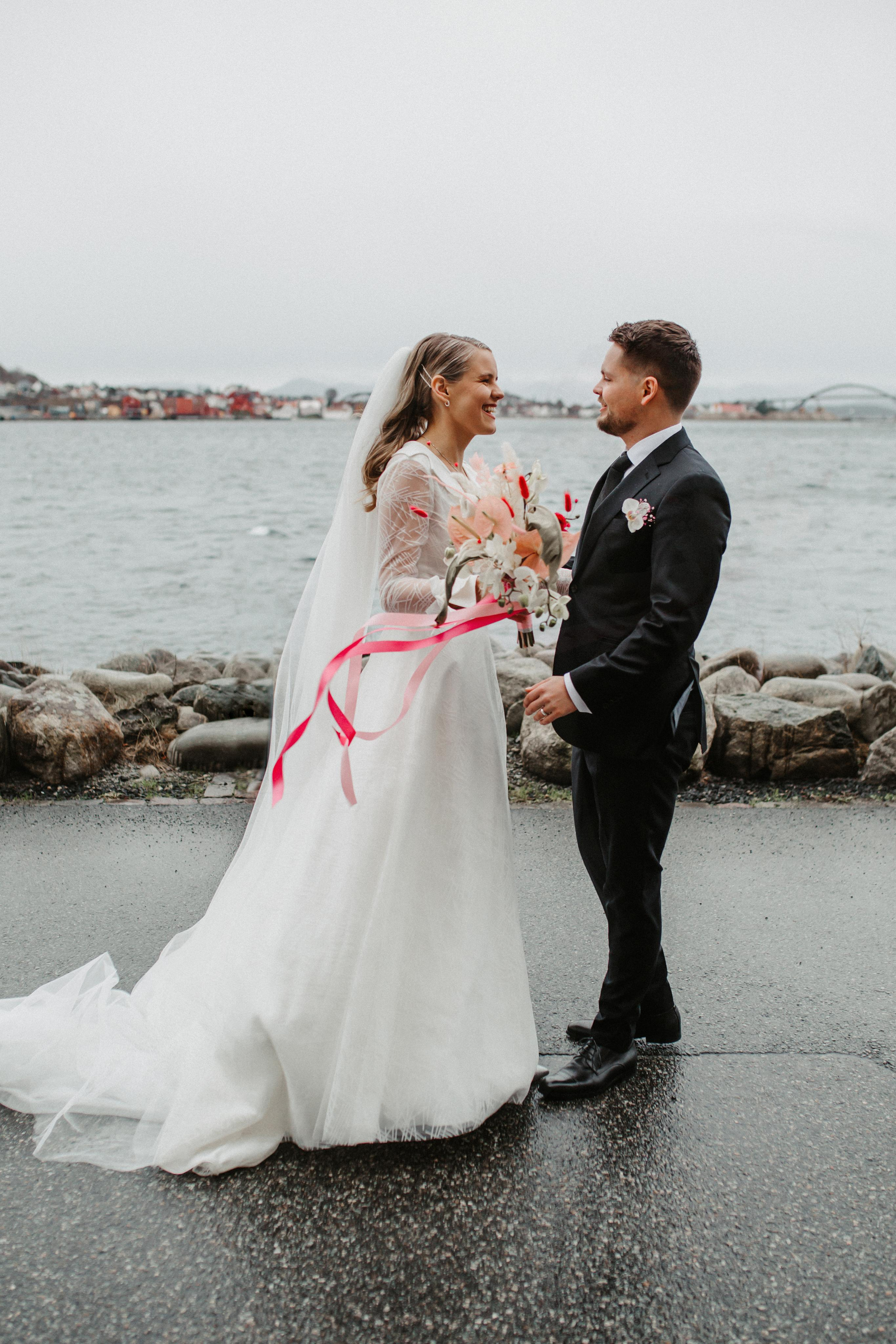 Winter wedding in rainy Stavanger. Свадебный фотограф Гродно Минск Destination wedding photographer