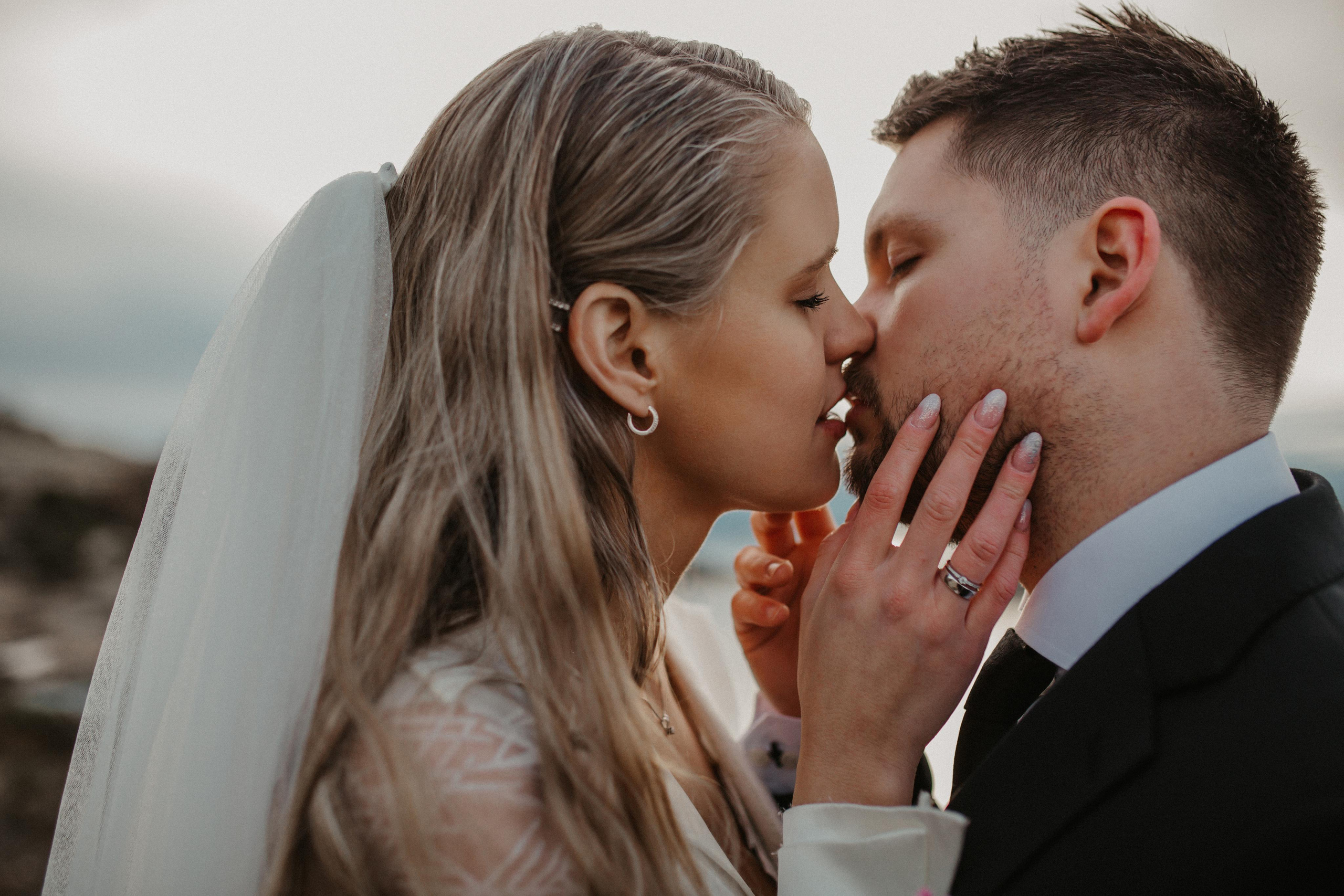 Winter wedding in rainy Stavanger. Свадебный фотограф Гродно Минск Destination wedding photographer